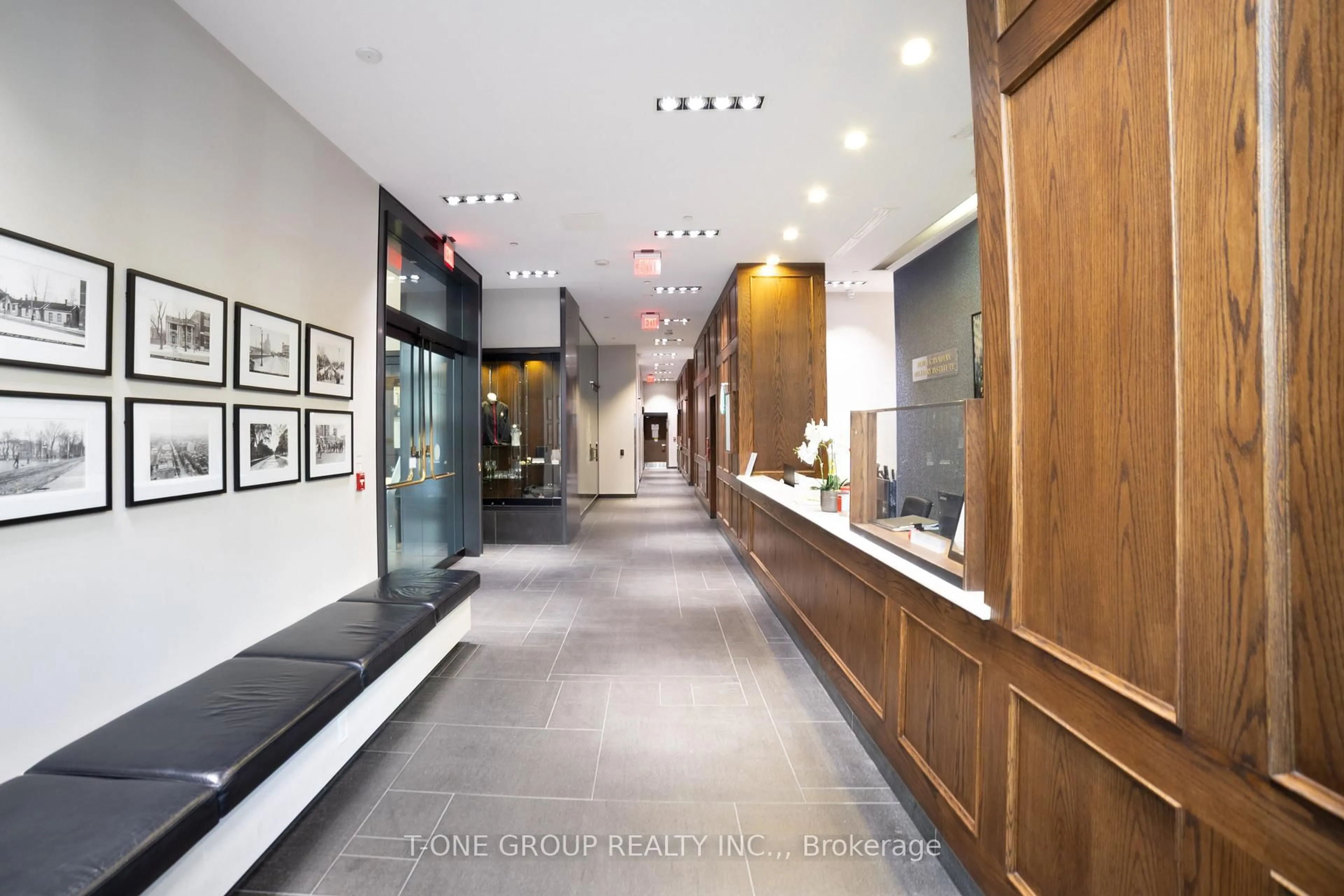 Lobby for 426 University Ave #1705, Toronto Ontario M5G 1S9