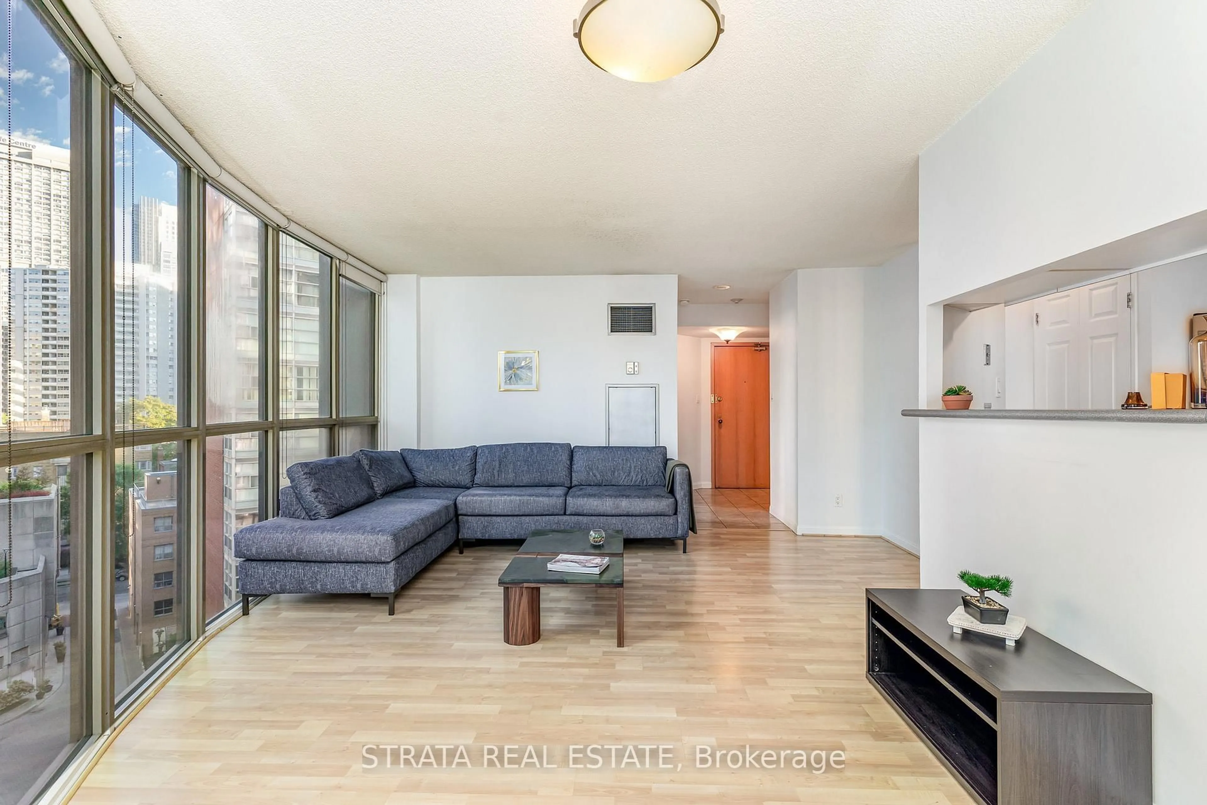 Living room with furniture, unknown for 24 Wellesley St #1004, Toronto Ontario M4Y 2X6