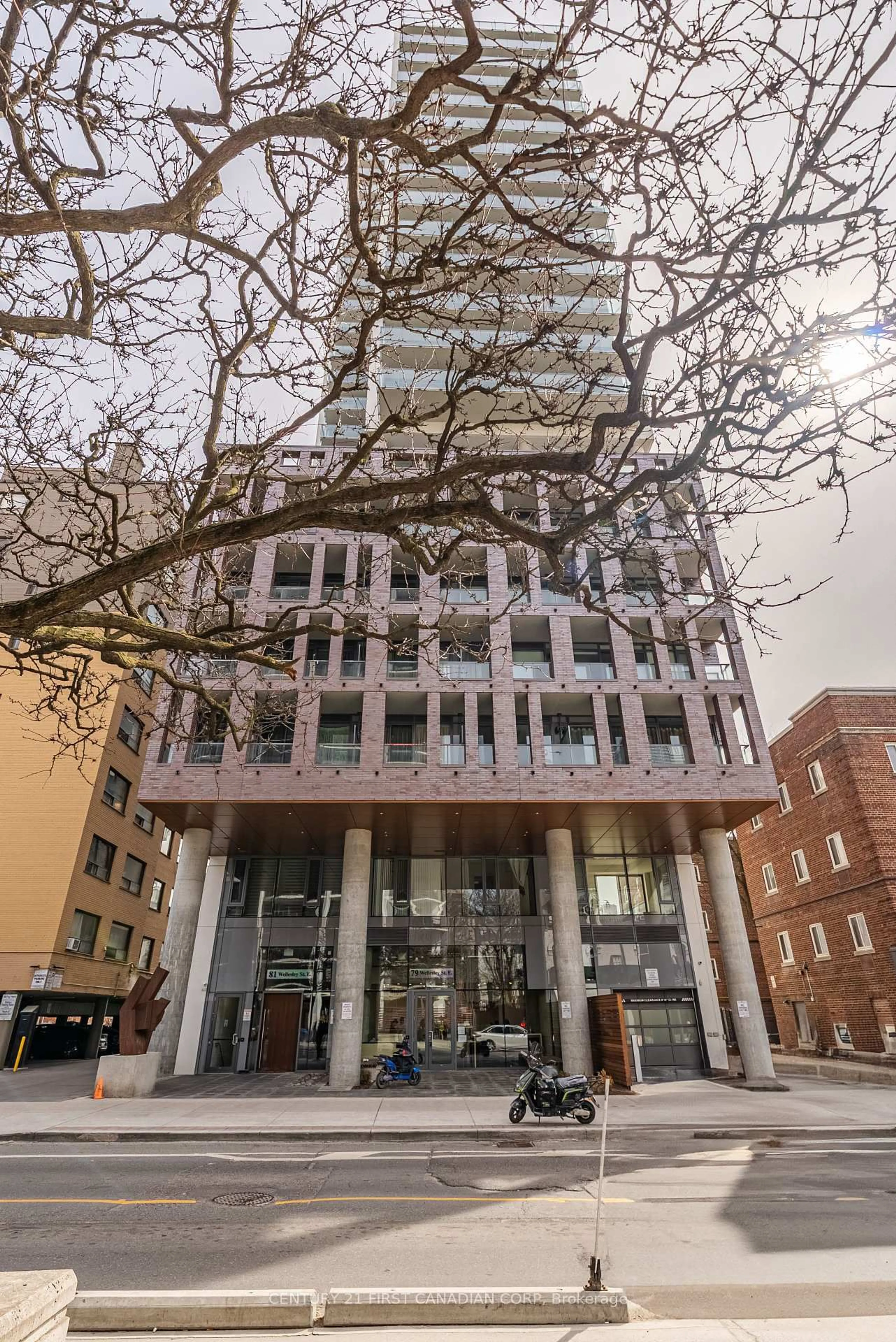 Indoor foyer for 81 Wellesley St #1405, Toronto Ontario M4Y 1C5