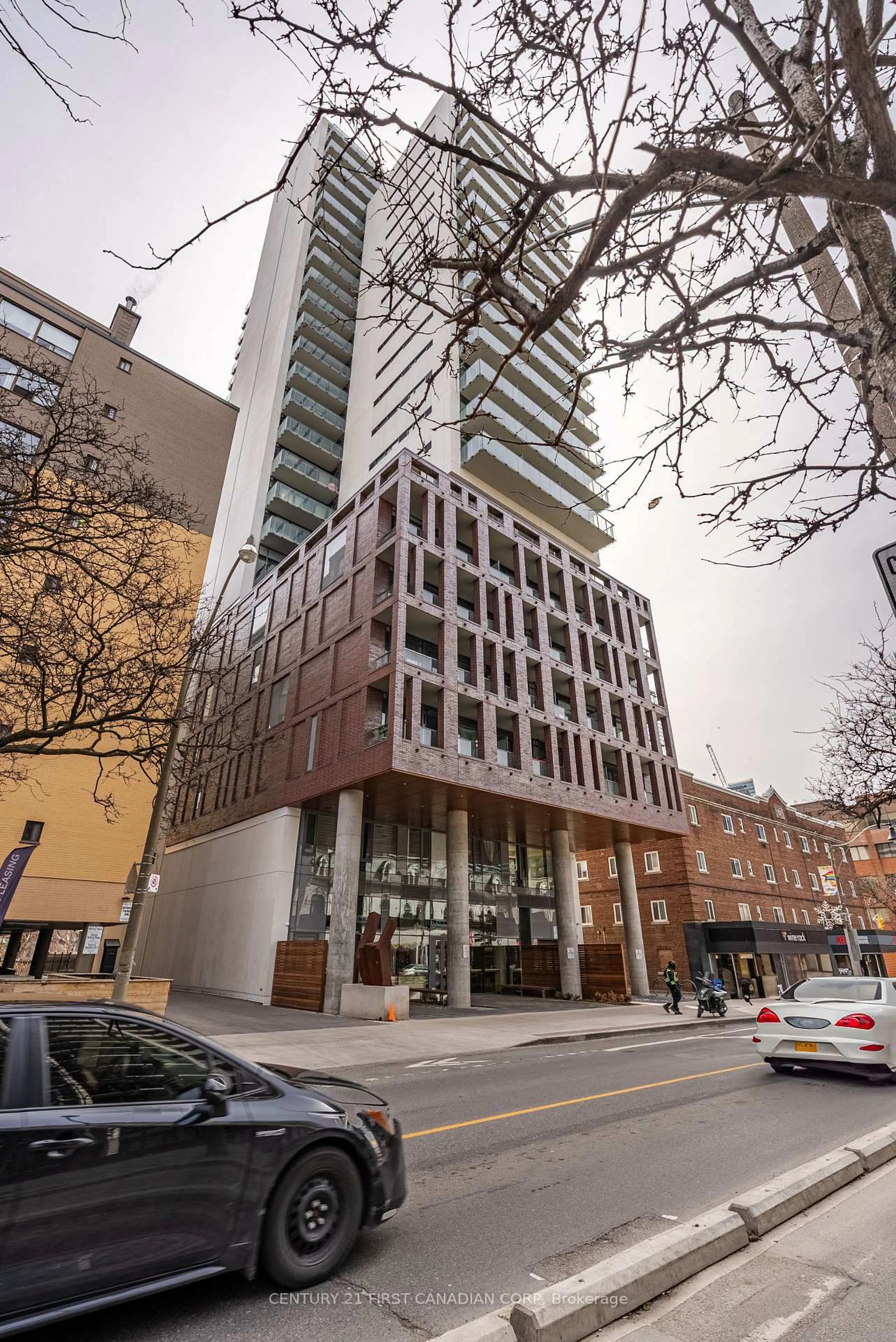 Indoor foyer for 81 Wellesley St #1405, Toronto Ontario M4Y 1C5