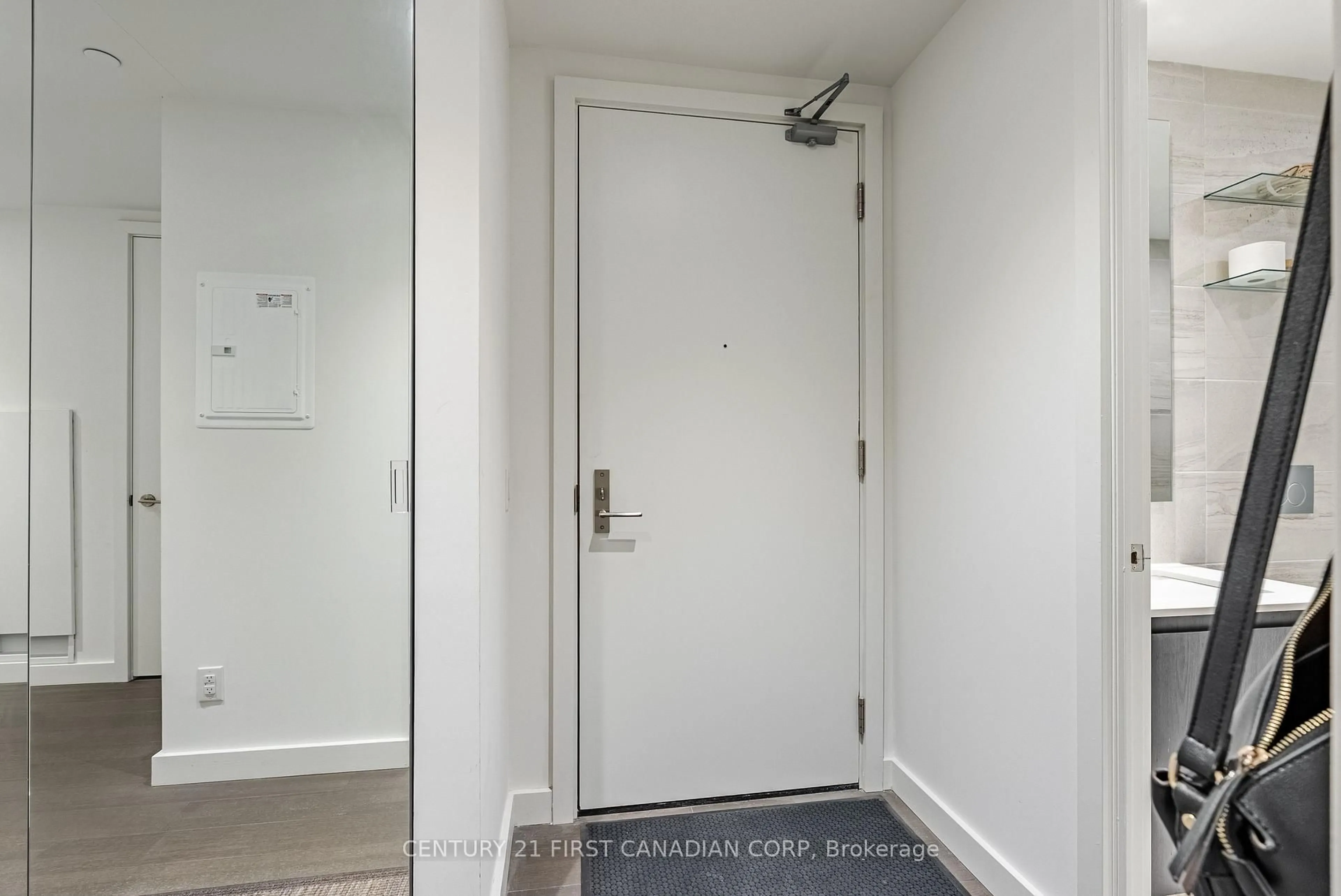 Indoor entryway for 81 Wellesley St #1405, Toronto Ontario M4Y 1C5
