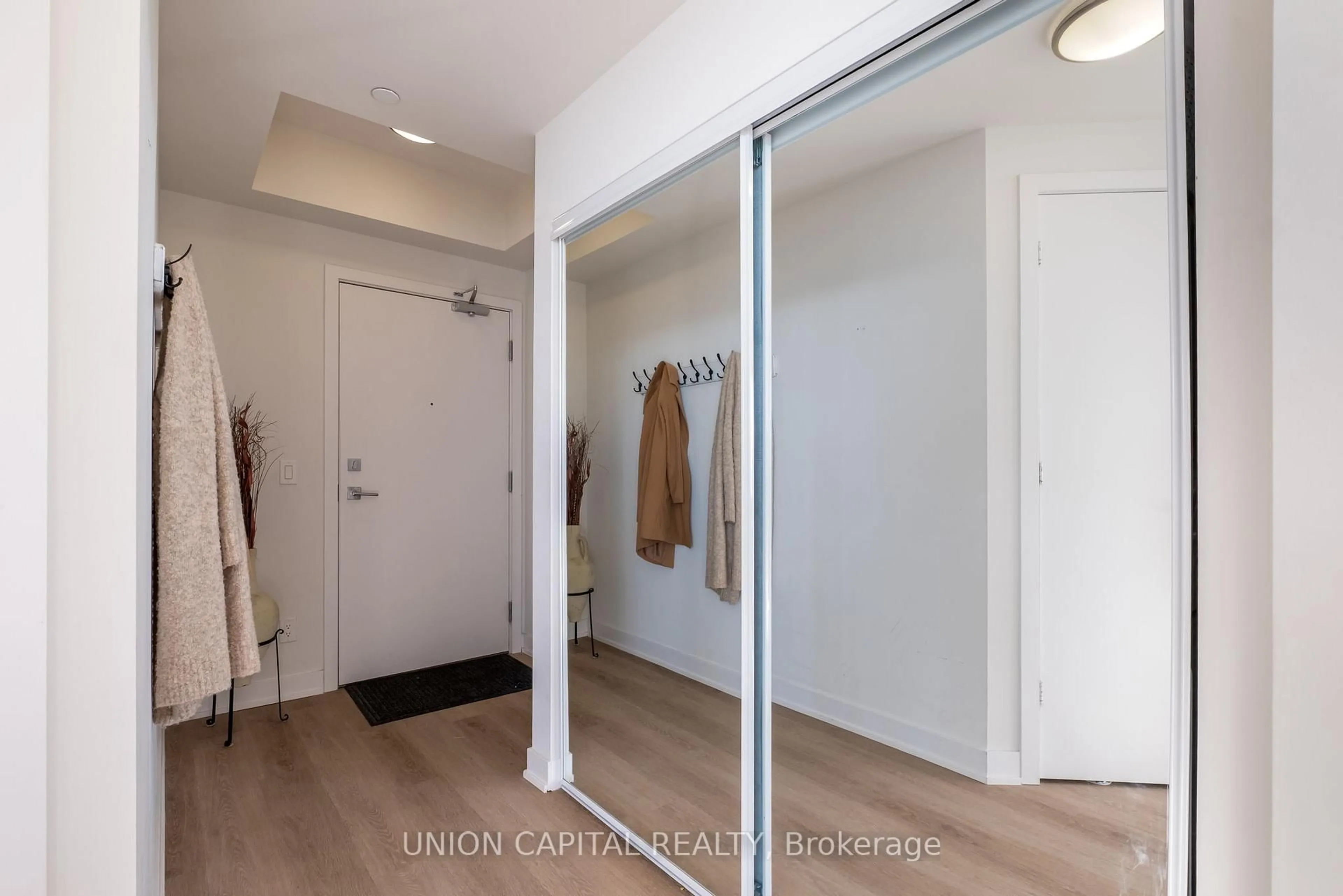 Indoor entryway for 15 Ellerslie Ave #2102, Toronto Ontario M2N 0L7