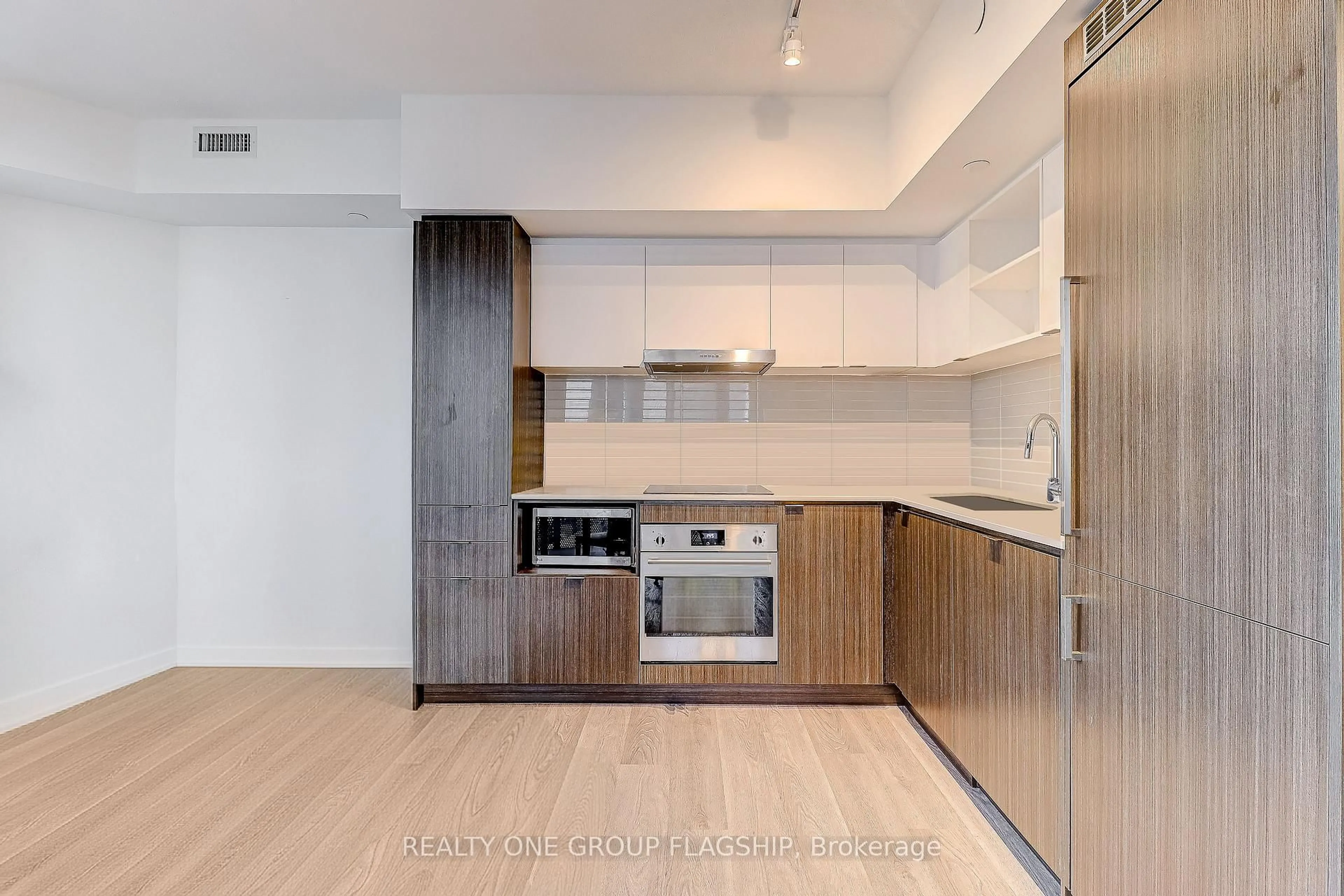 Standard kitchen, unknown for 55 Cooper St #3608, Toronto Ontario M5E 0G1