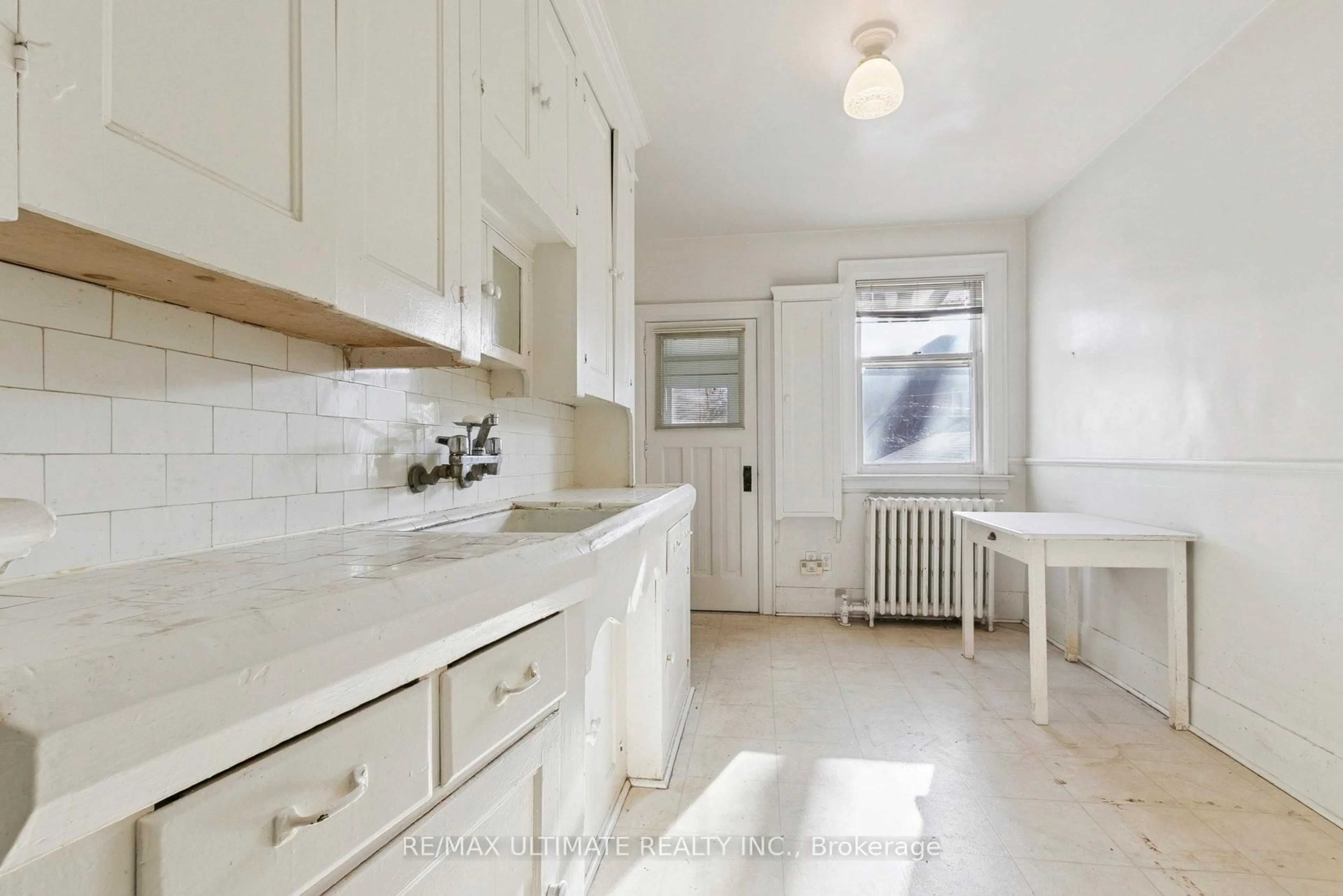 Kitchen with laundary machines, ceramic/tile floor for 115 Wanless Ave, Toronto Ontario M4N 1W1