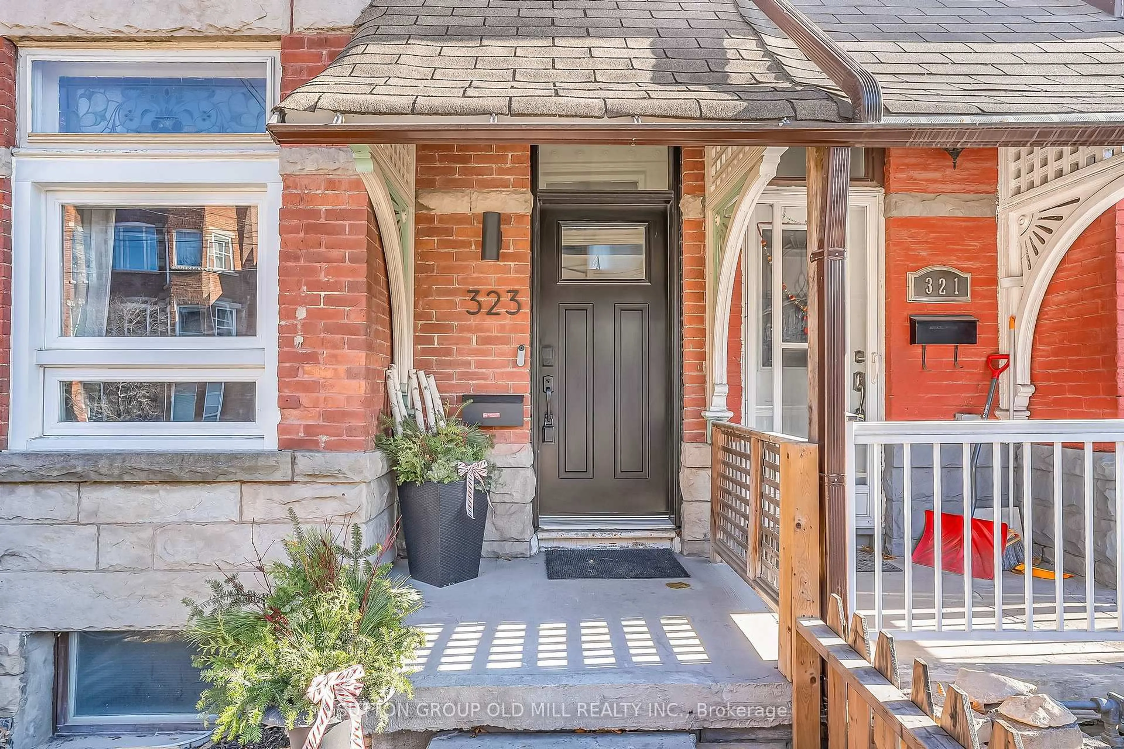 Home with brick exterior material, street for 323 Clinton St, Toronto Ontario M6G 2Y7