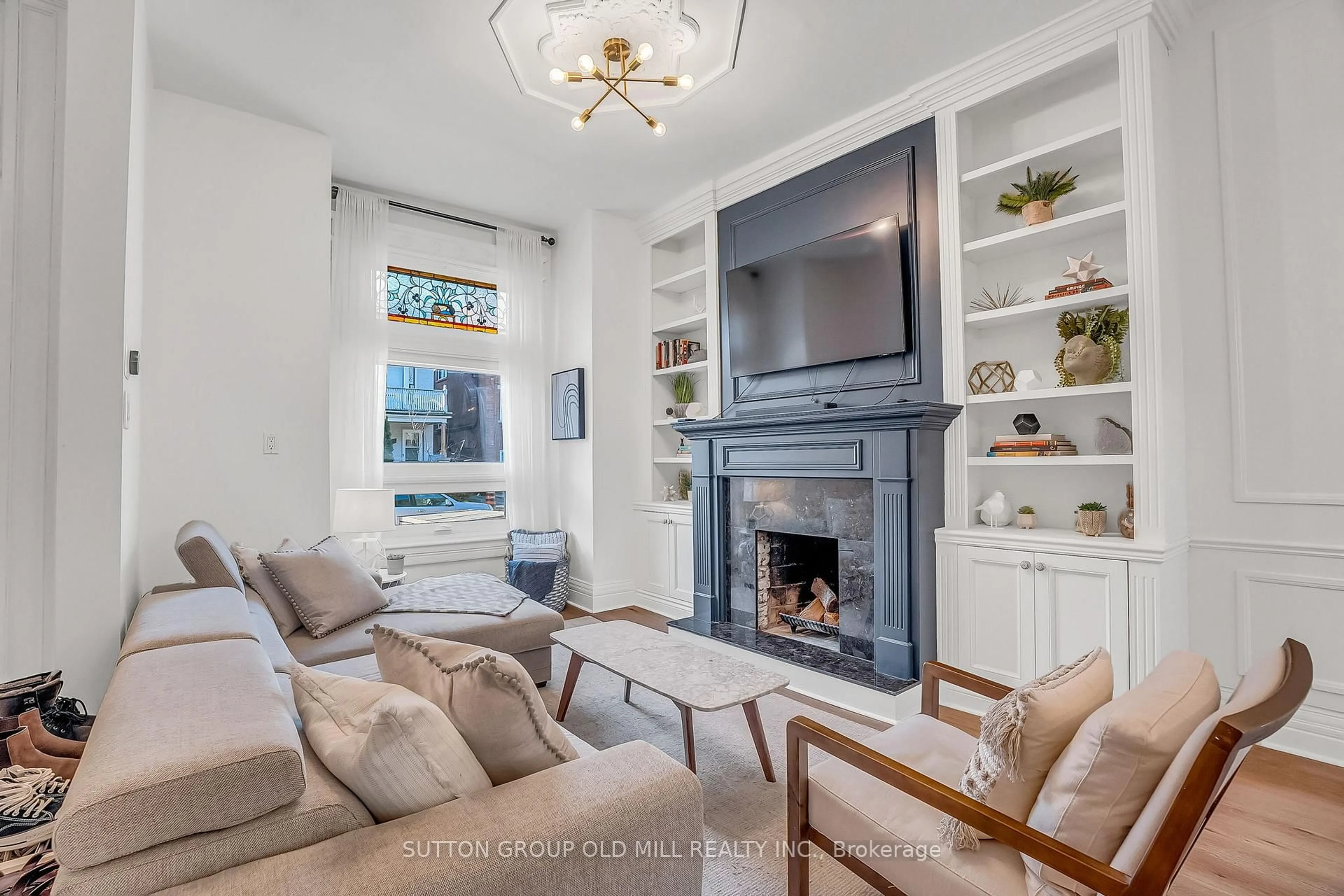 Living room with furniture, ceramic/tile floor for 323 Clinton St, Toronto Ontario M6G 2Y7