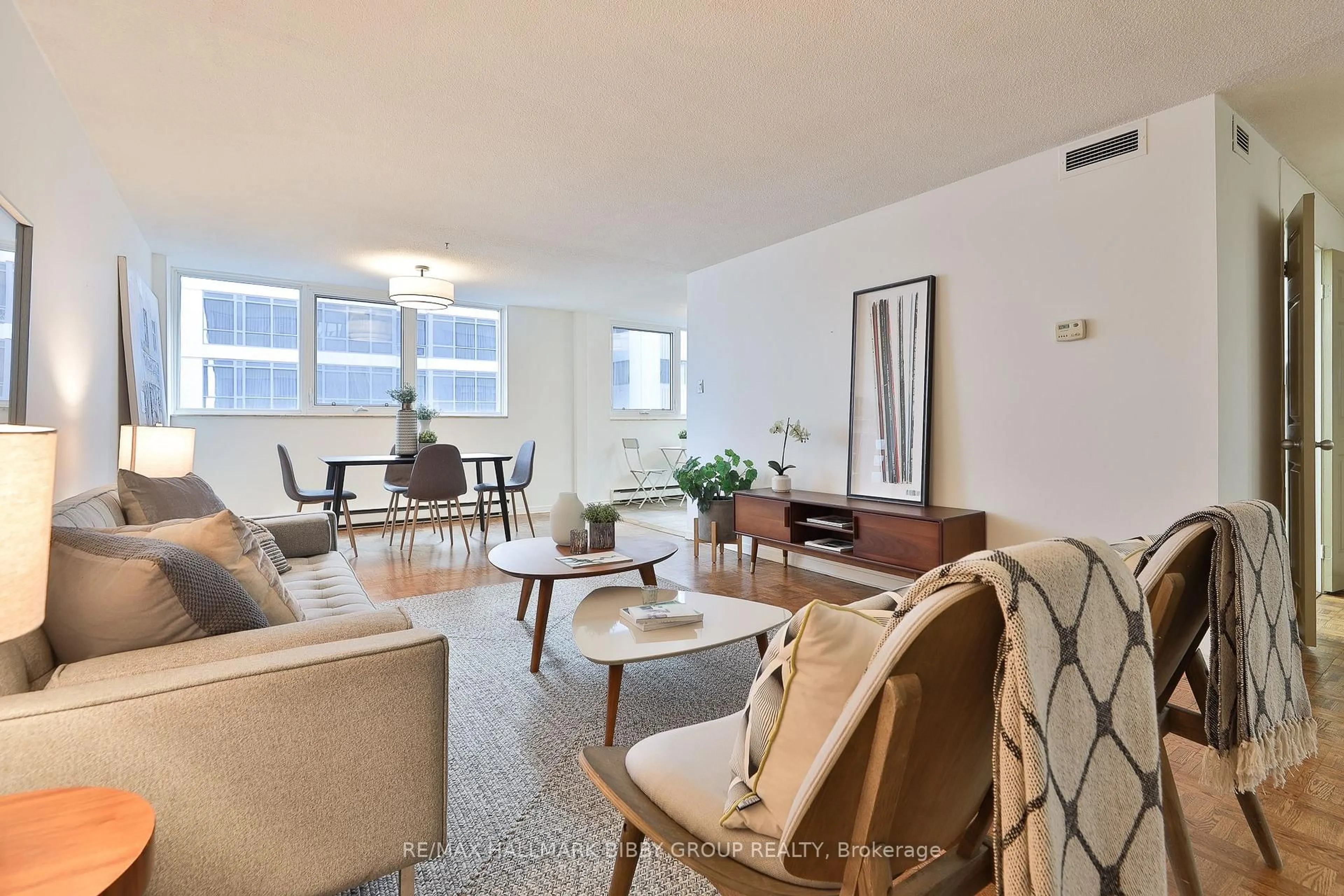 Living room with furniture, unknown for 360 Bloor St #1007, Toronto Ontario M4W 3M3