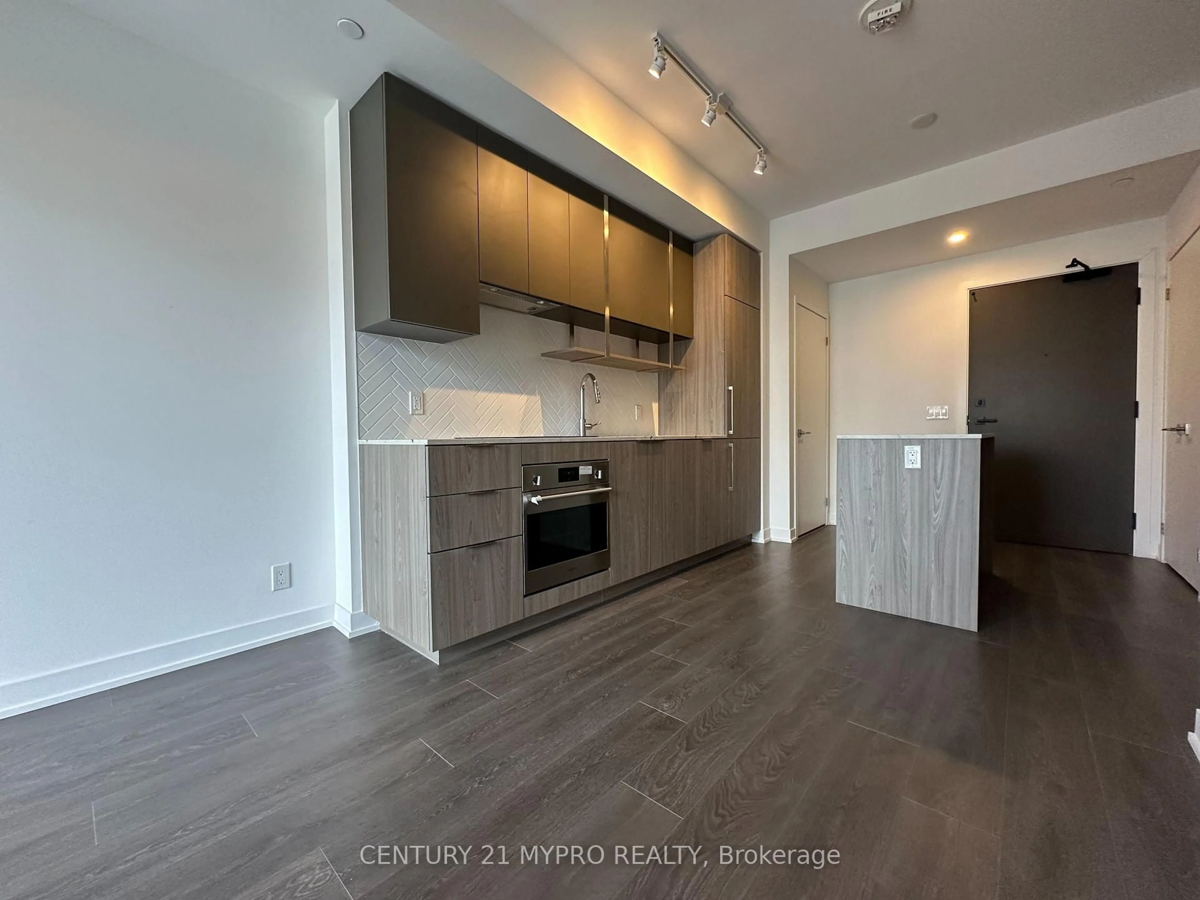 Open concept kitchen, wood/laminate floor for 15 Holmes Ave #1207, Toronto Ontario M2N 0L4