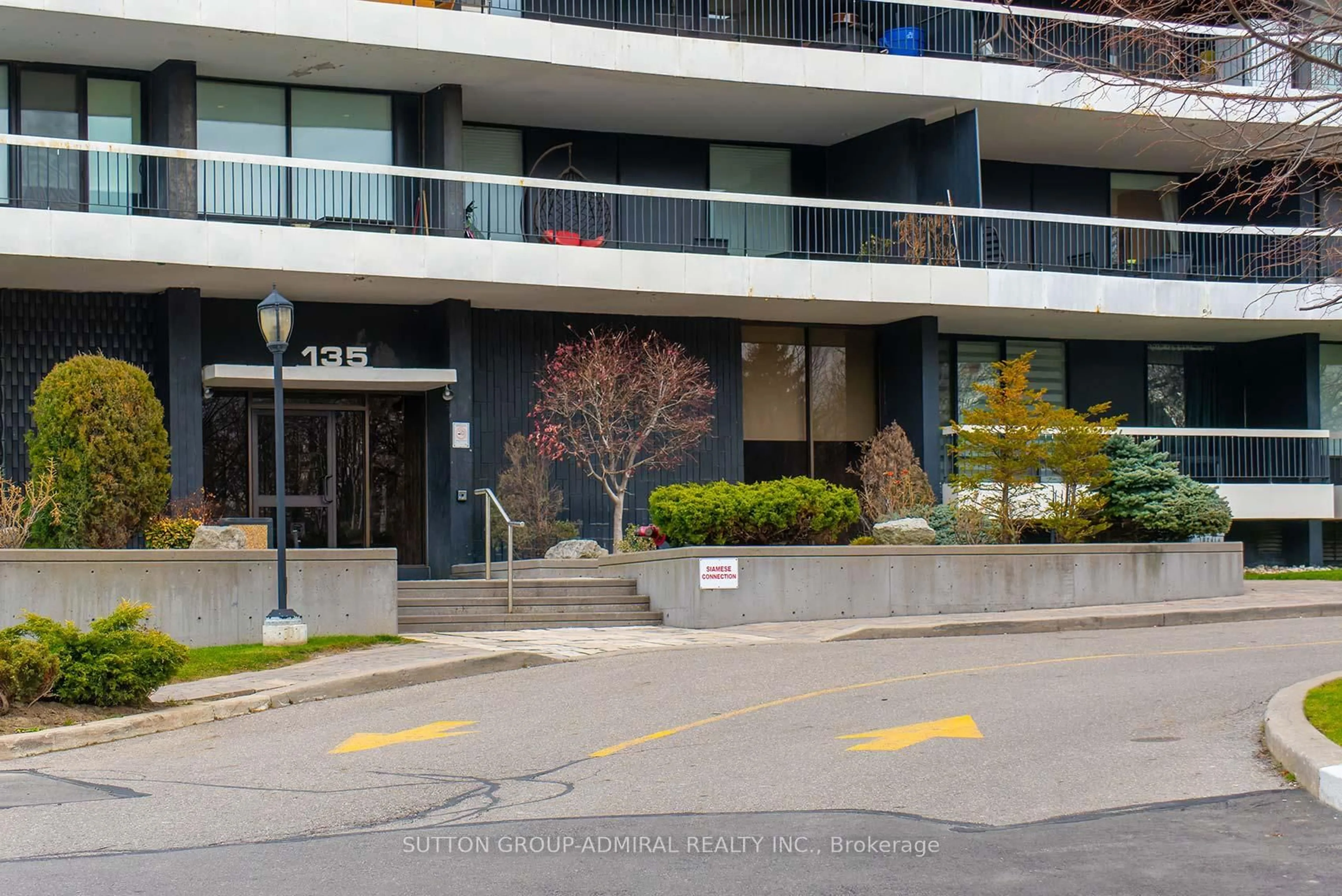 Indoor foyer for 135 Antibes Dr #601, Toronto Ontario M2R 2Z1