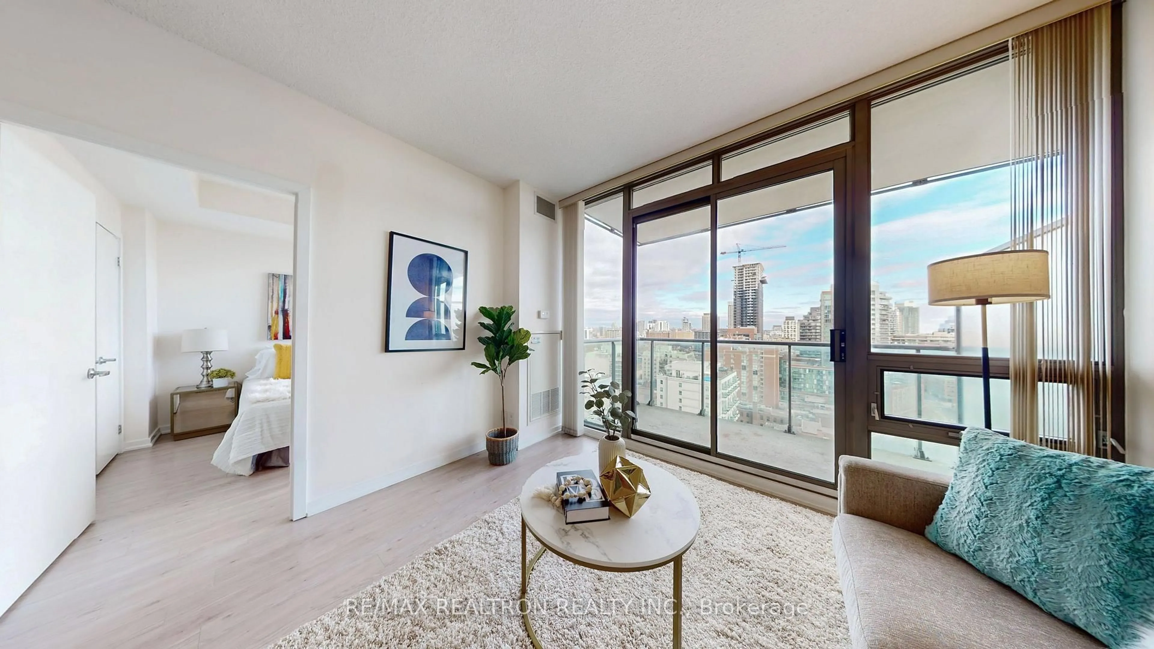 Unknown for 33 Lombard St #1807, Toronto Ontario M5C 3H8