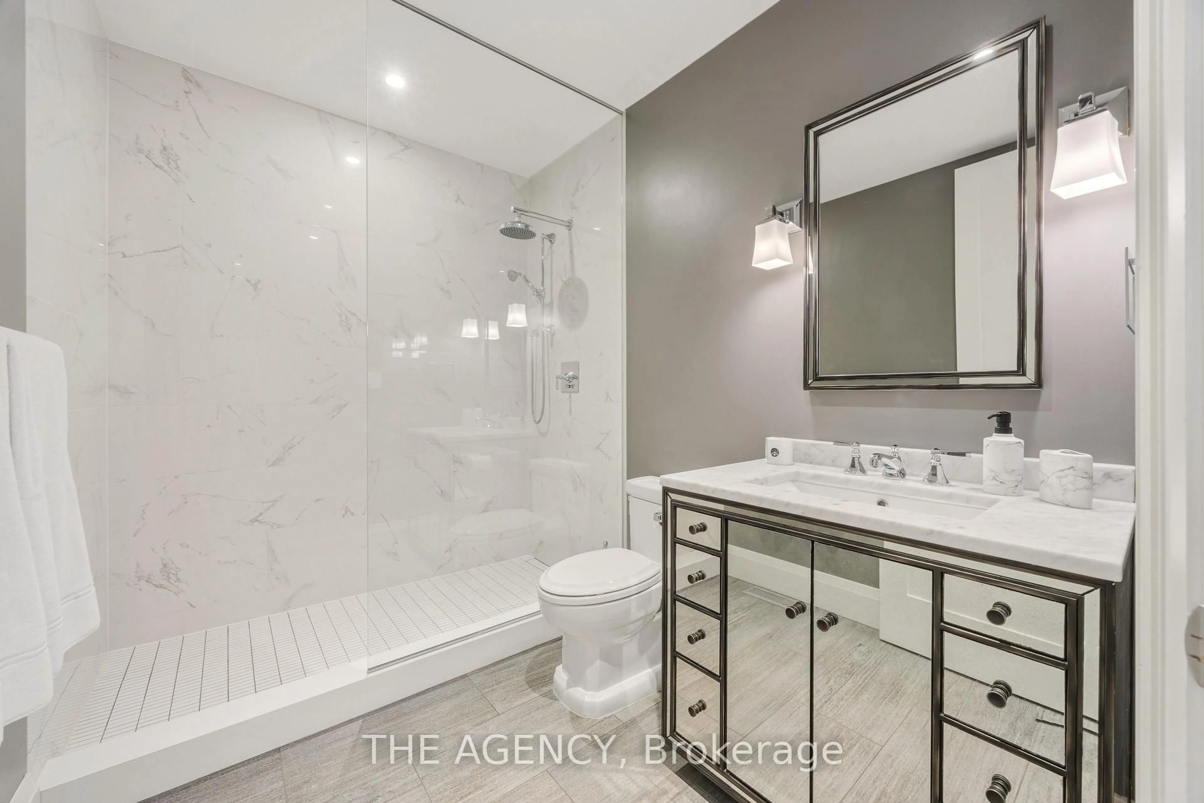 Standard bathroom, ceramic/tile floor for 114 Hazelton Ave, Toronto Ontario M5R 2E5