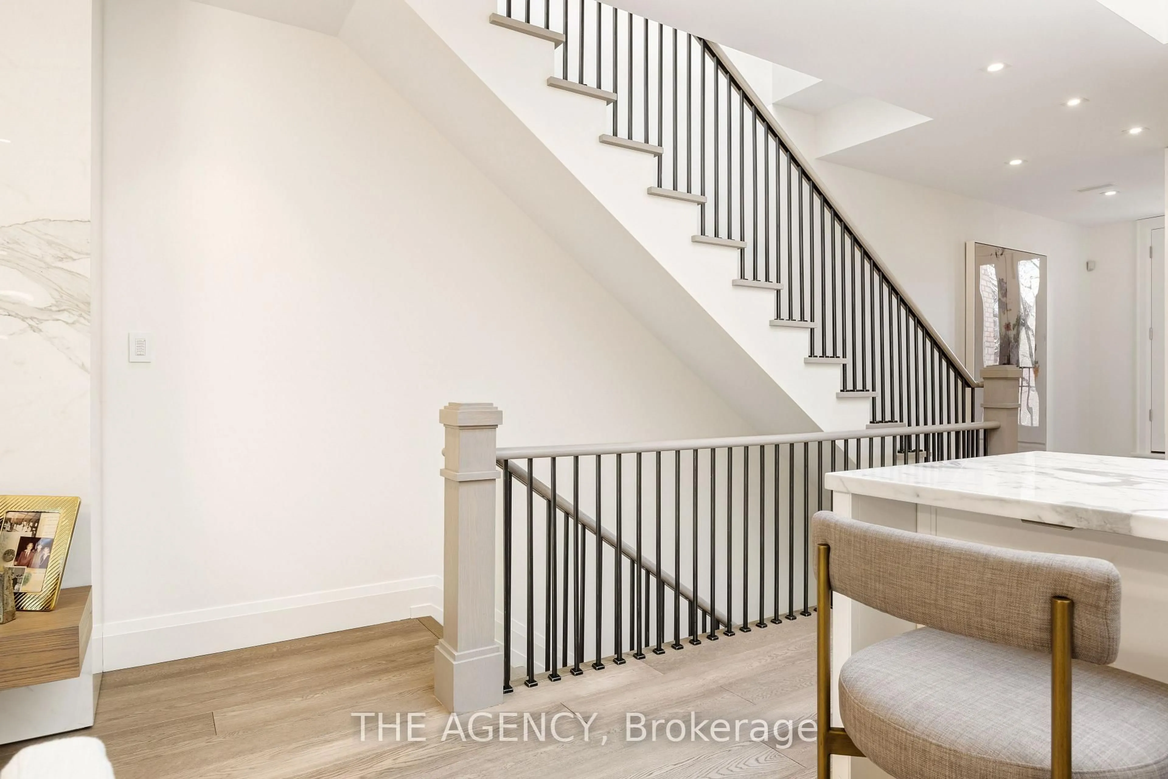 Unknown for 114 Hazelton Ave, Toronto Ontario M5R 2E5