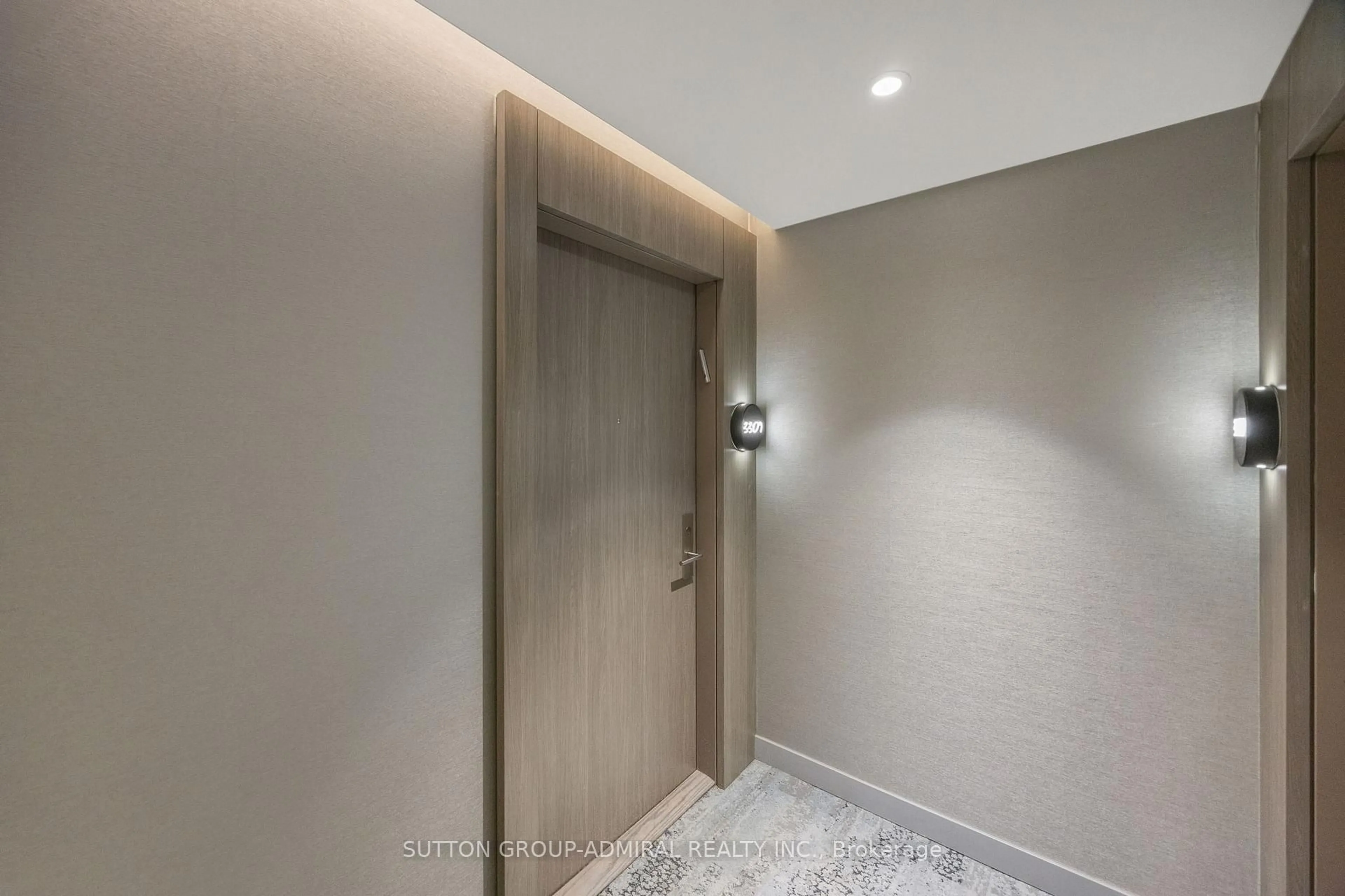 Indoor foyer for 161 Roehampton Ave #3309, Toronto Ontario M4P 0C8