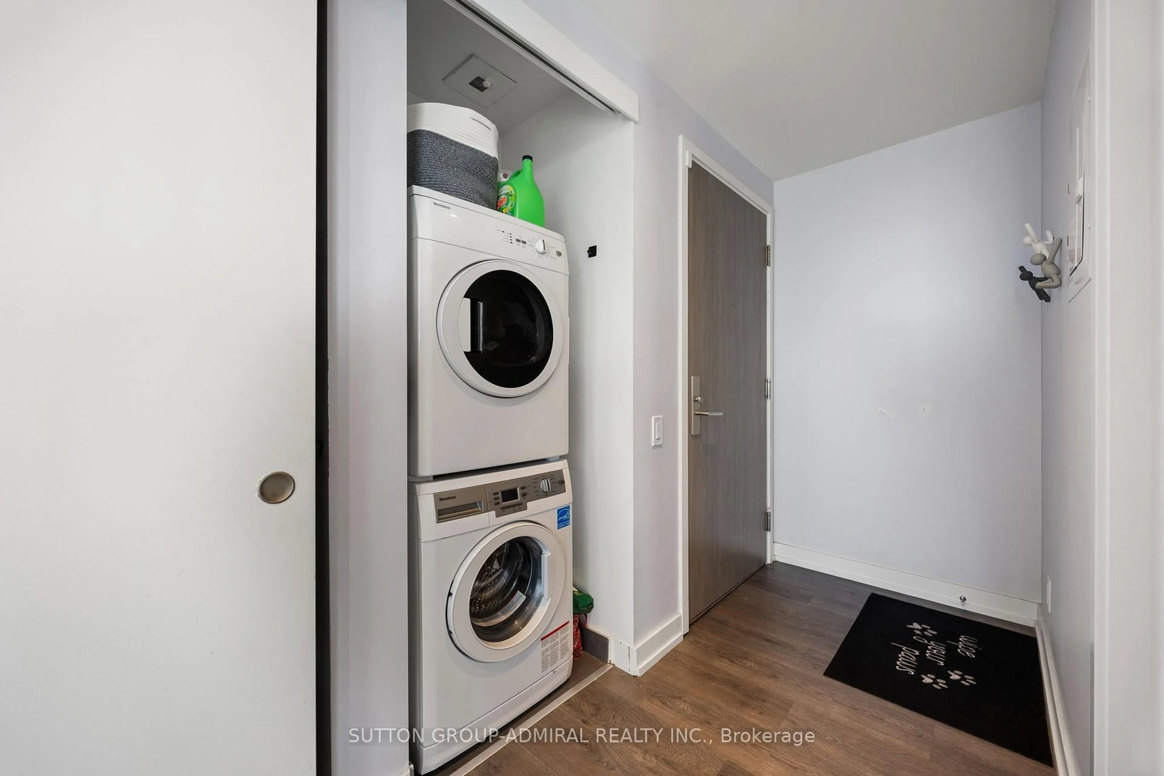 Laundry room for 161 Roehampton Ave #3309, Toronto Ontario M4P 0C8