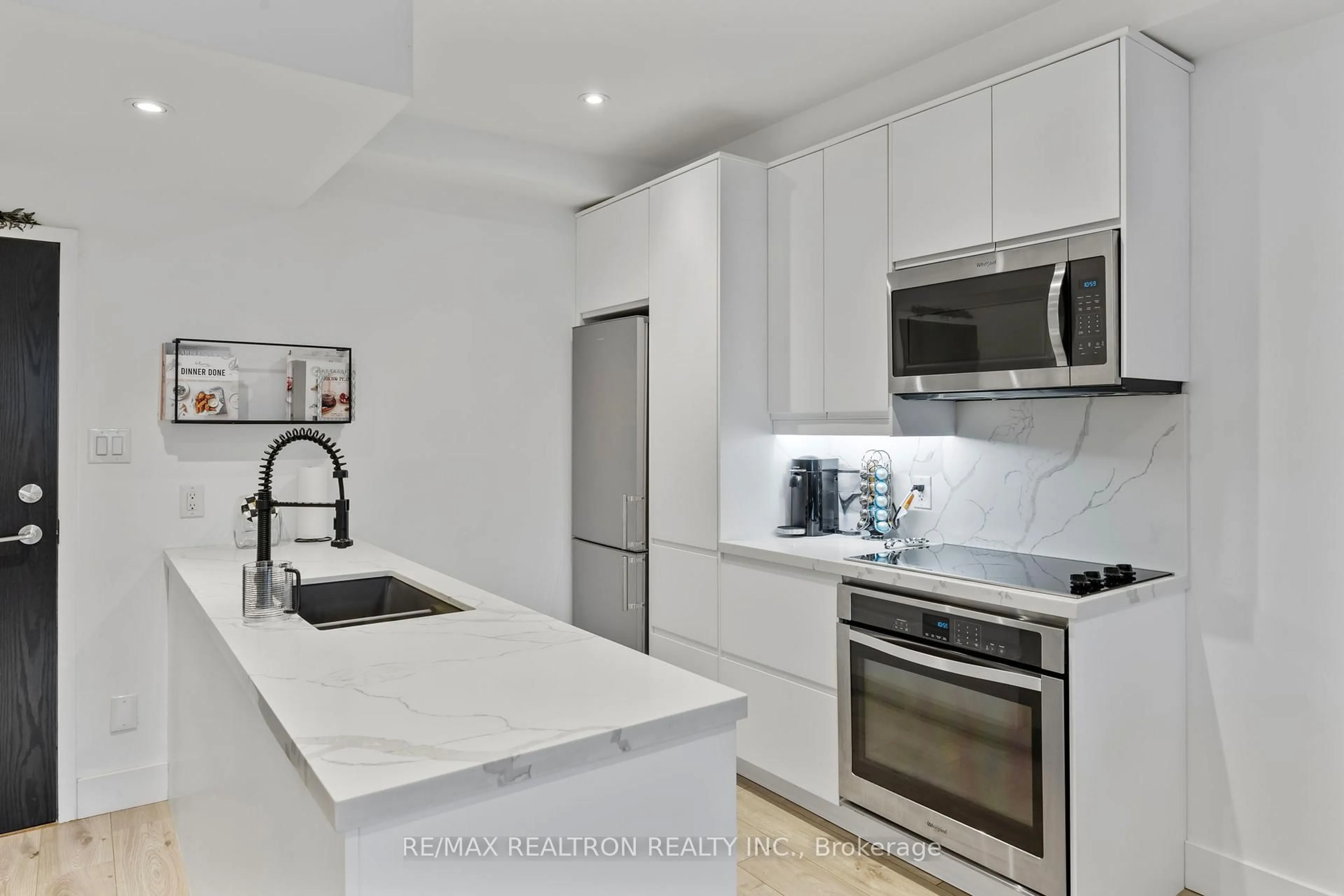 Unknown for 3000 Bathurst St #110, Toronto Ontario M6B 3B4