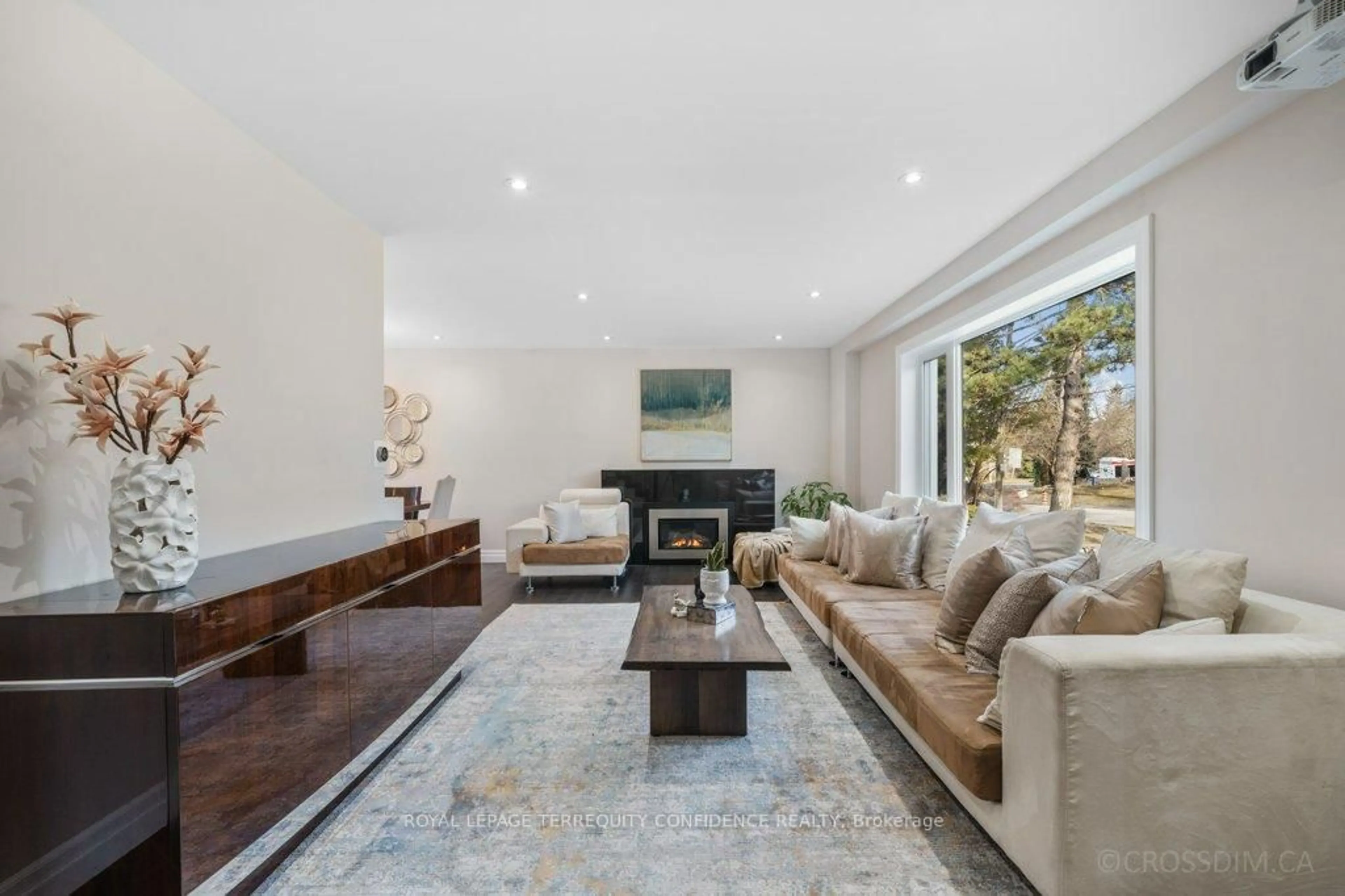 Living room with furniture, ceramic/tile floor for 8 Glenelia Ave, Toronto Ontario M2M 2K7