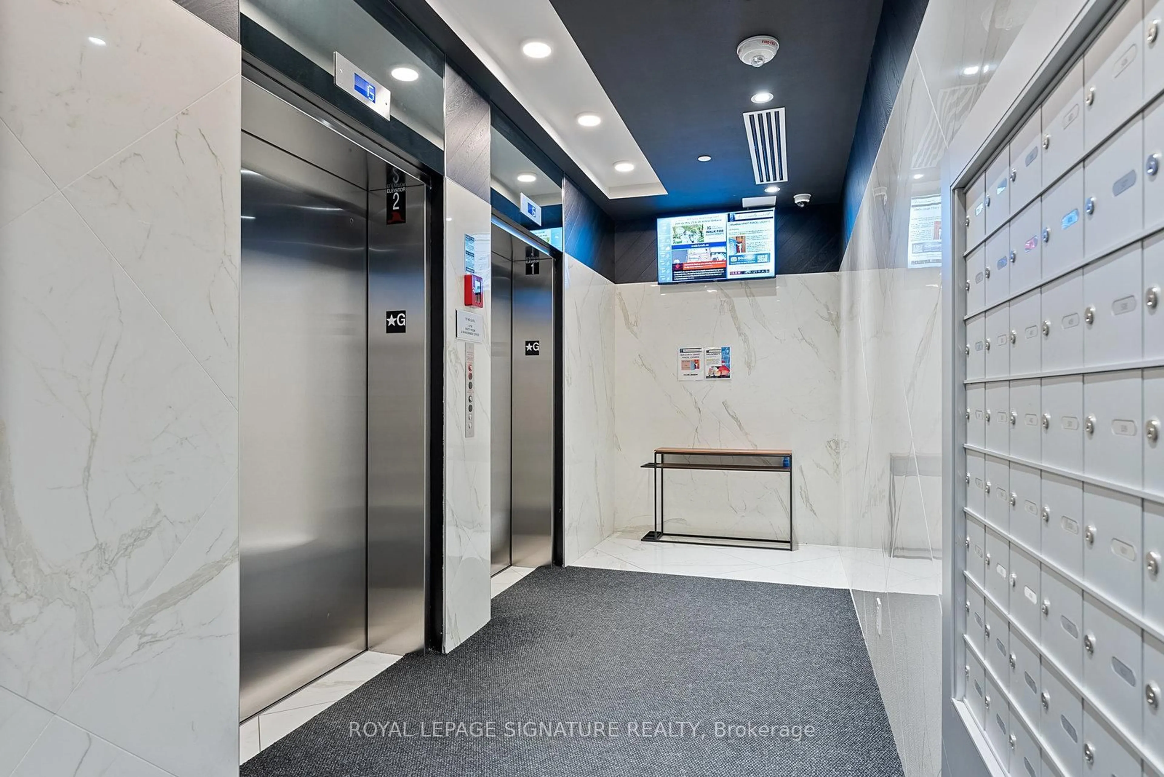 Indoor foyer for 458 Richmond St #1203, Toronto Ontario M5V 1Y1