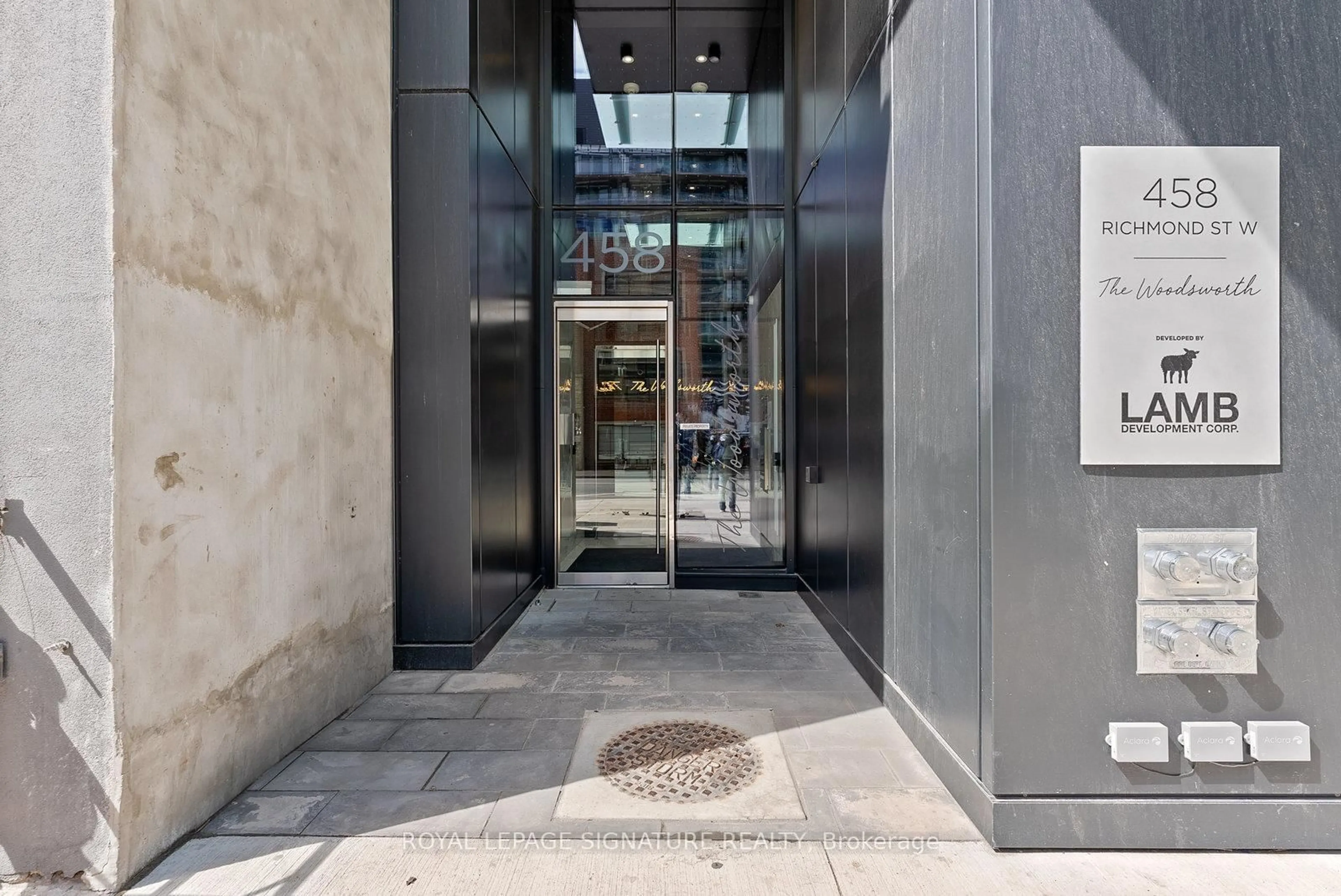 Indoor foyer for 458 Richmond St #1203, Toronto Ontario M5V 1Y1