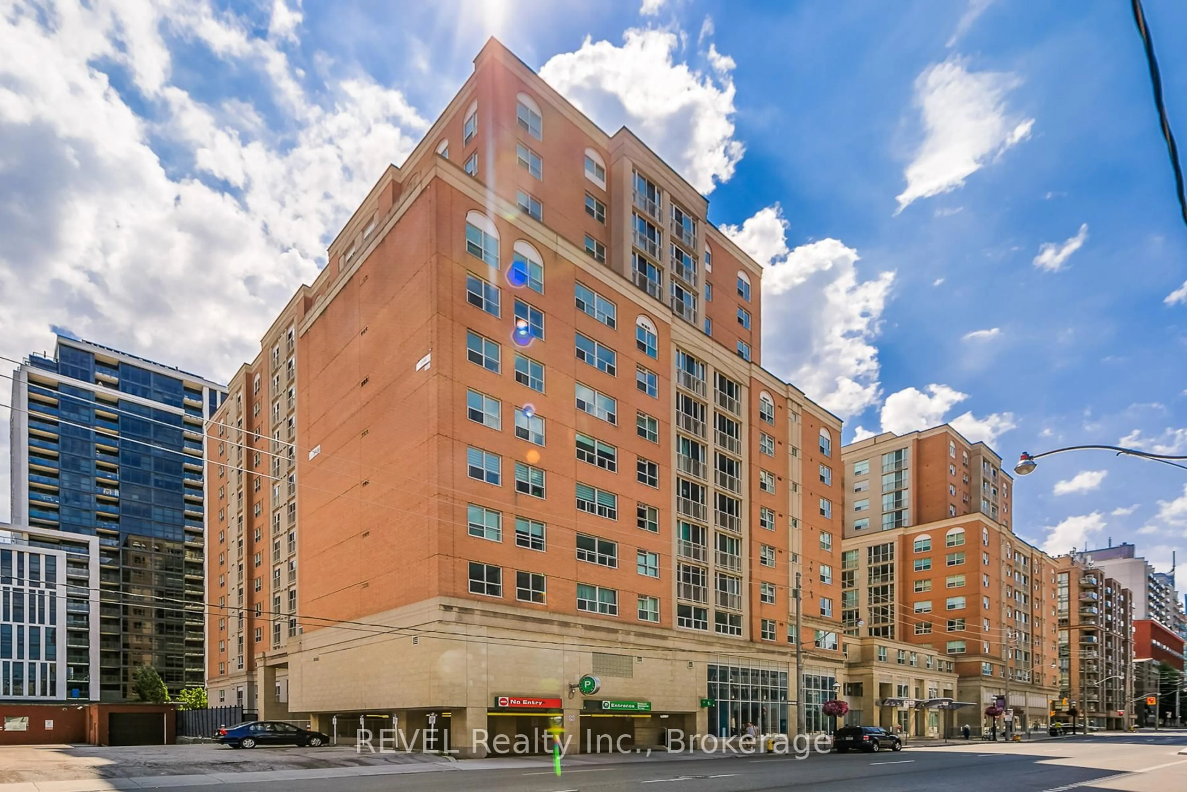 Patio, building for 323 Richmond St #1110, Toronto Ontario M5A 4R3