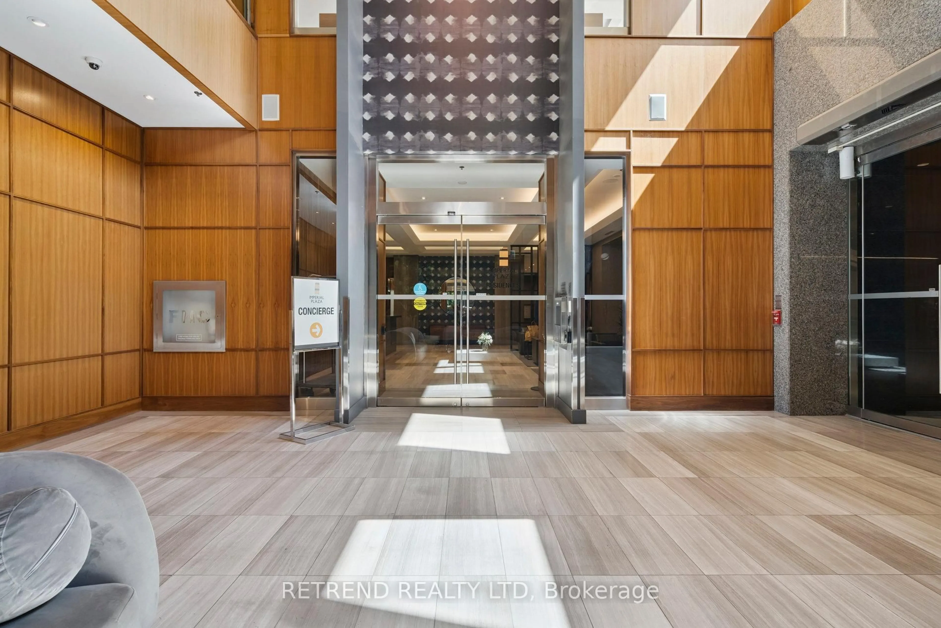 Indoor foyer for 111 St Clair Ave #610, Toronto Ontario M4V 1N5