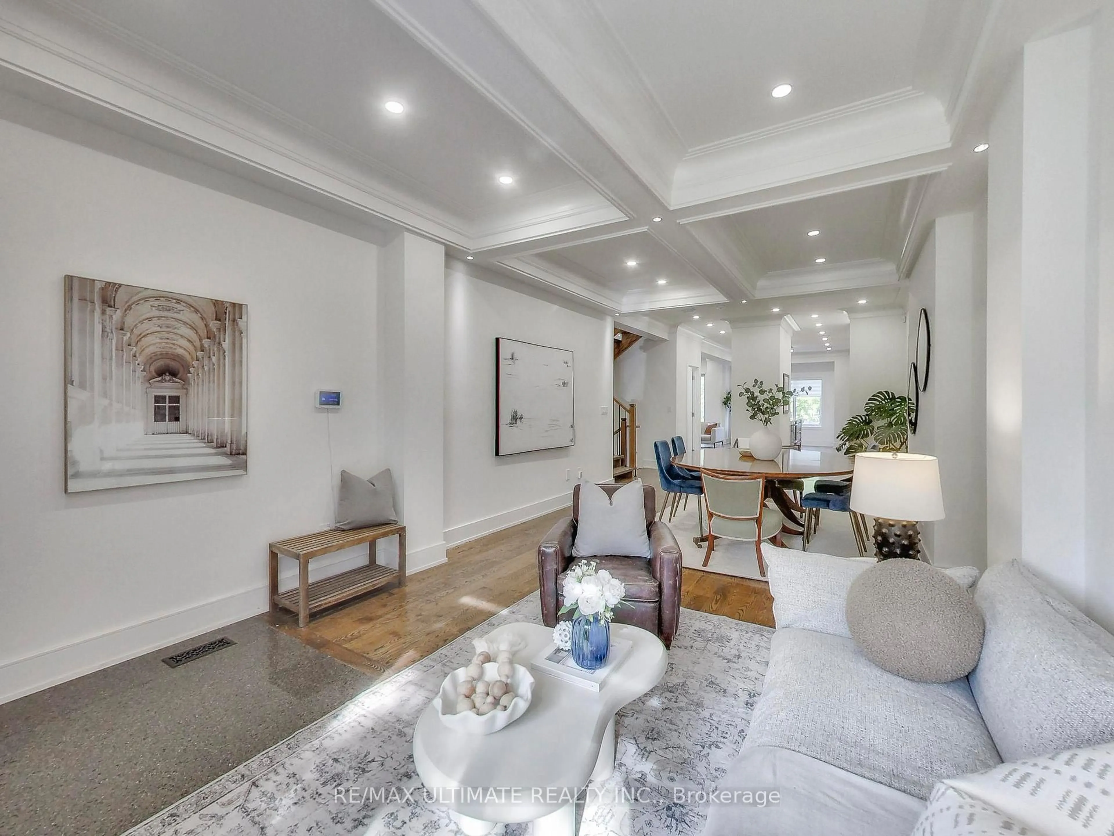 Living room with furniture, unknown for 35 Fleming Cres, Toronto Ontario M4G 2A9