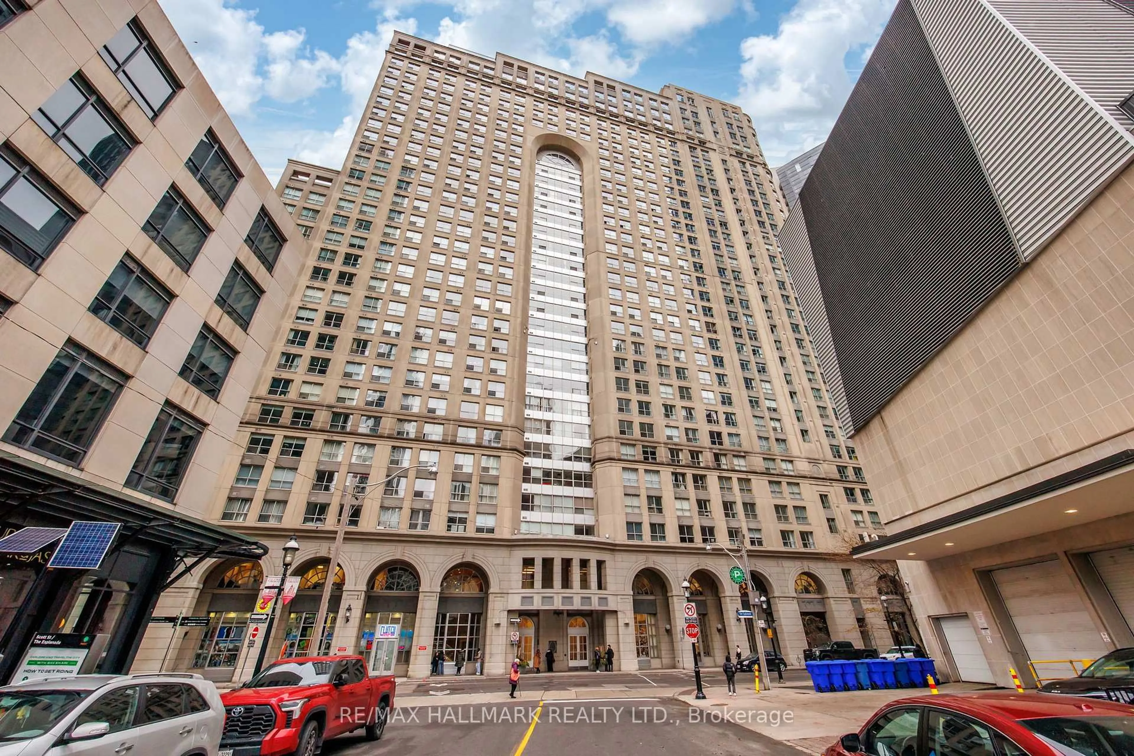 Indoor foyer for 25 The Esplanade #3205, Toronto Ontario M5E 1W5