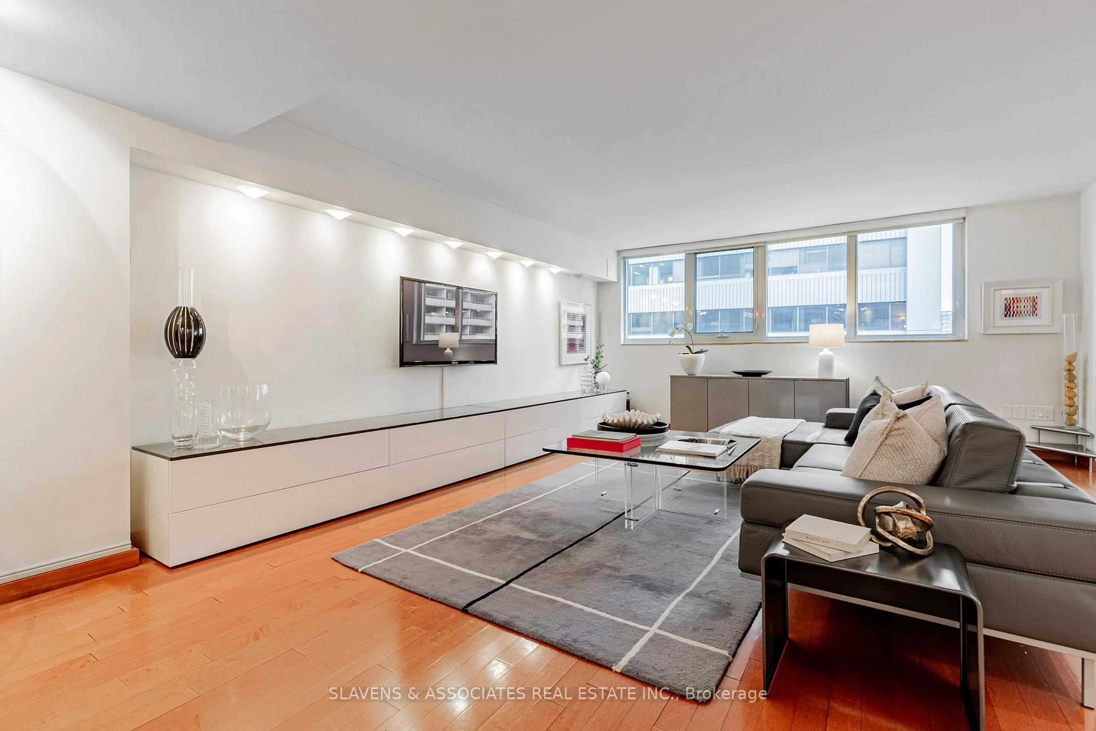 Living room with furniture, unknown for 360 Bloor St #1213, Toronto Ontario M4W 3M3