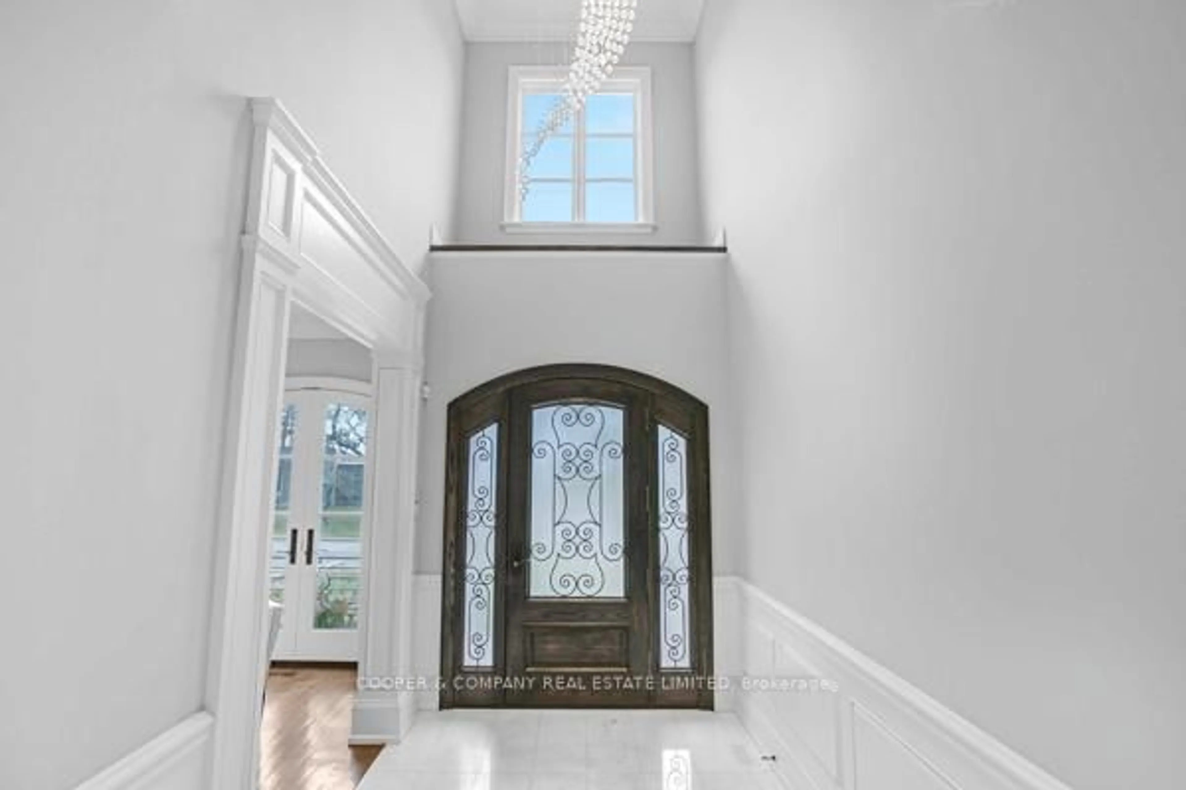 Indoor entryway for 148 Delhi Ave, Toronto Ontario M3H 1A6