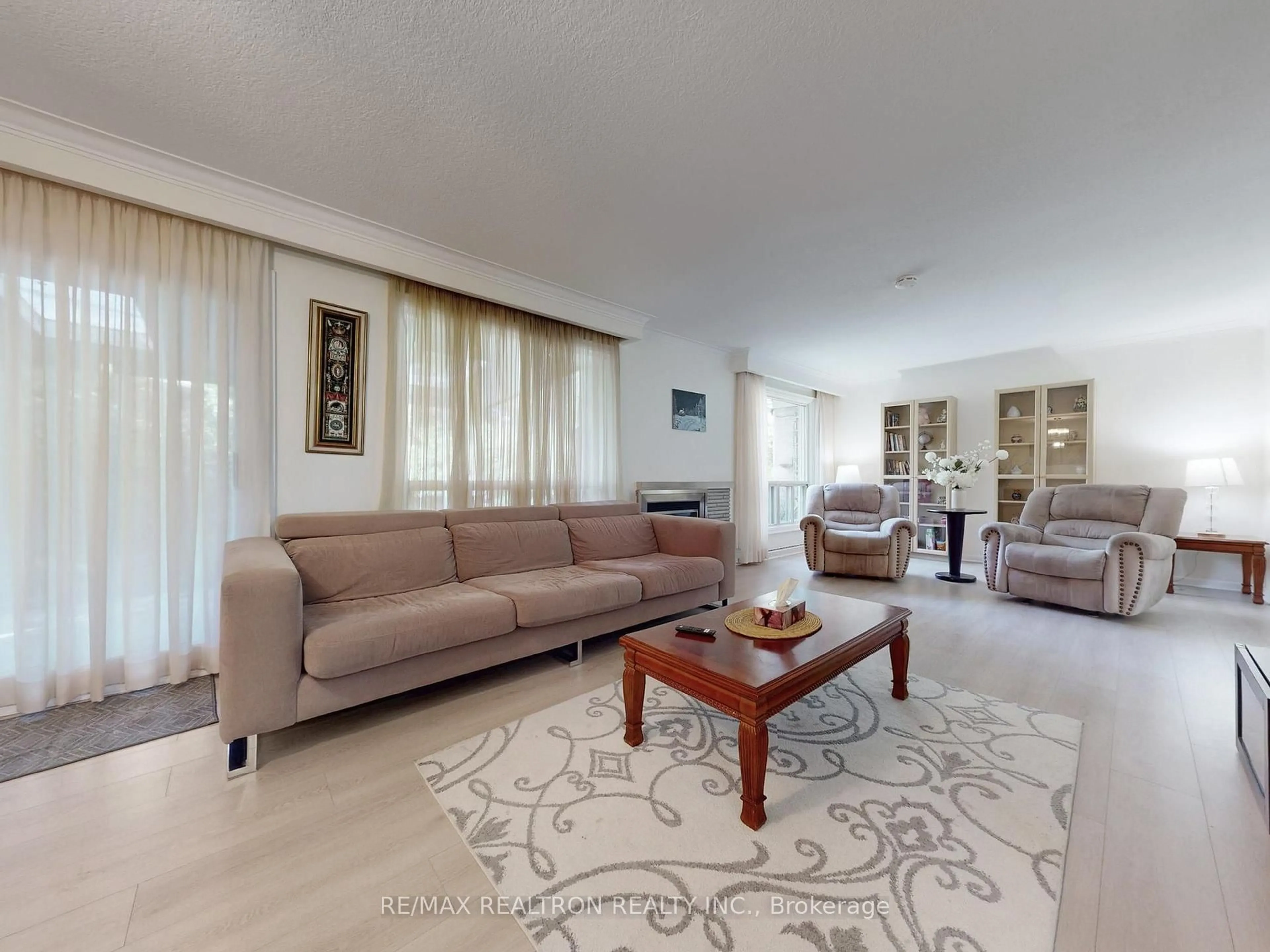 Living room with furniture, unknown for 46 Palomino Cres, Toronto Ontario M2K 1W3