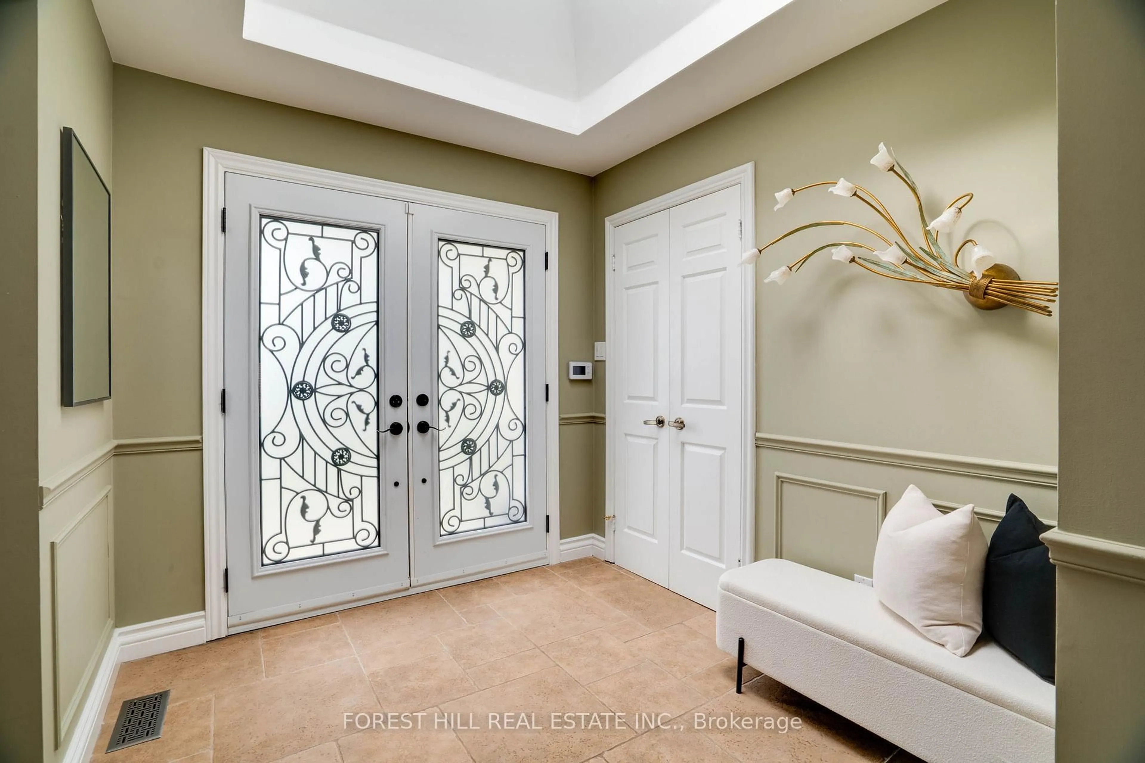 Indoor entryway for 244 Waterloo Ave, Toronto Ontario M3H 3Z4