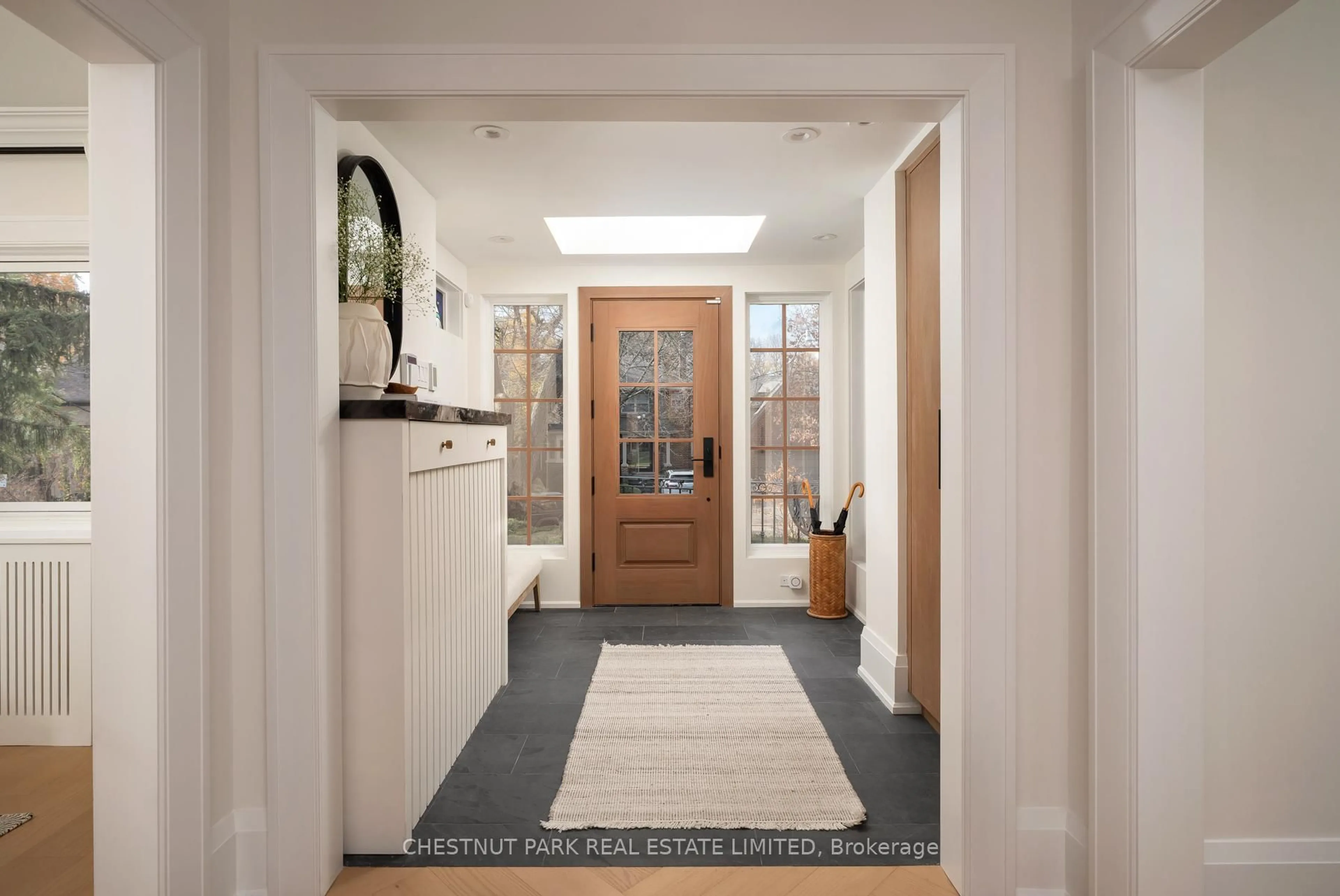 Indoor entryway for 35 Weybourne Cres, Toronto Ontario M4N 2R4