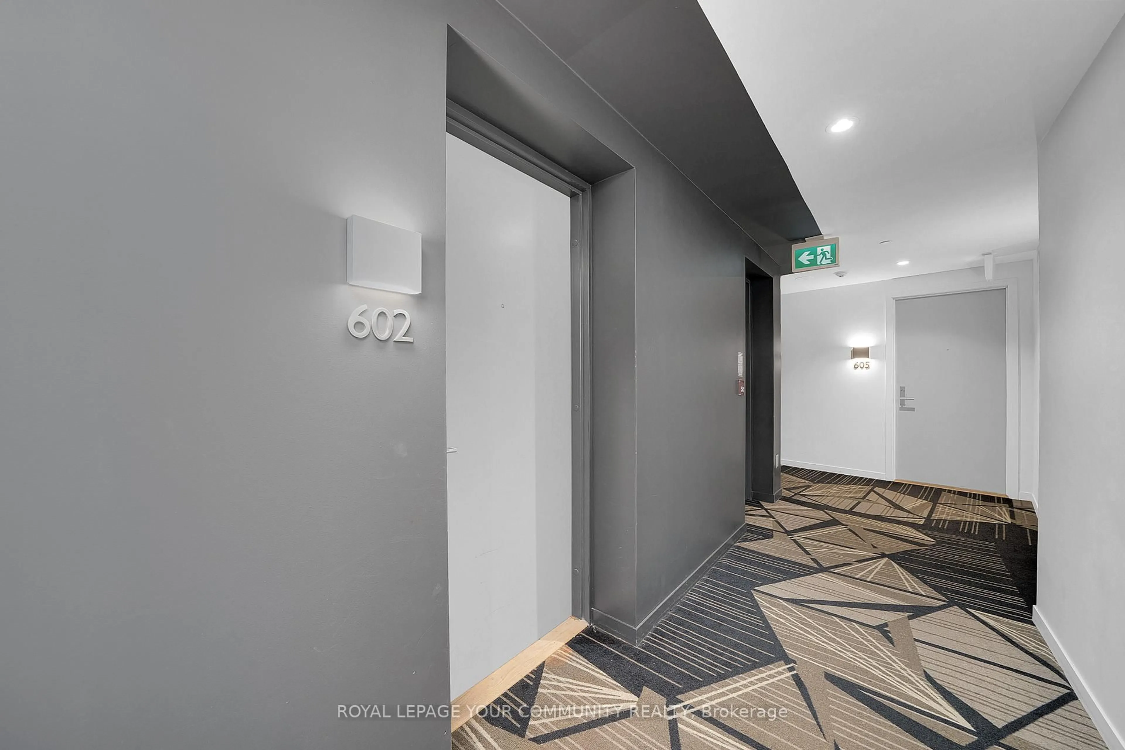 Indoor foyer for 138 St. Helens Ave #602, Toronto Ontario M6H 0B8