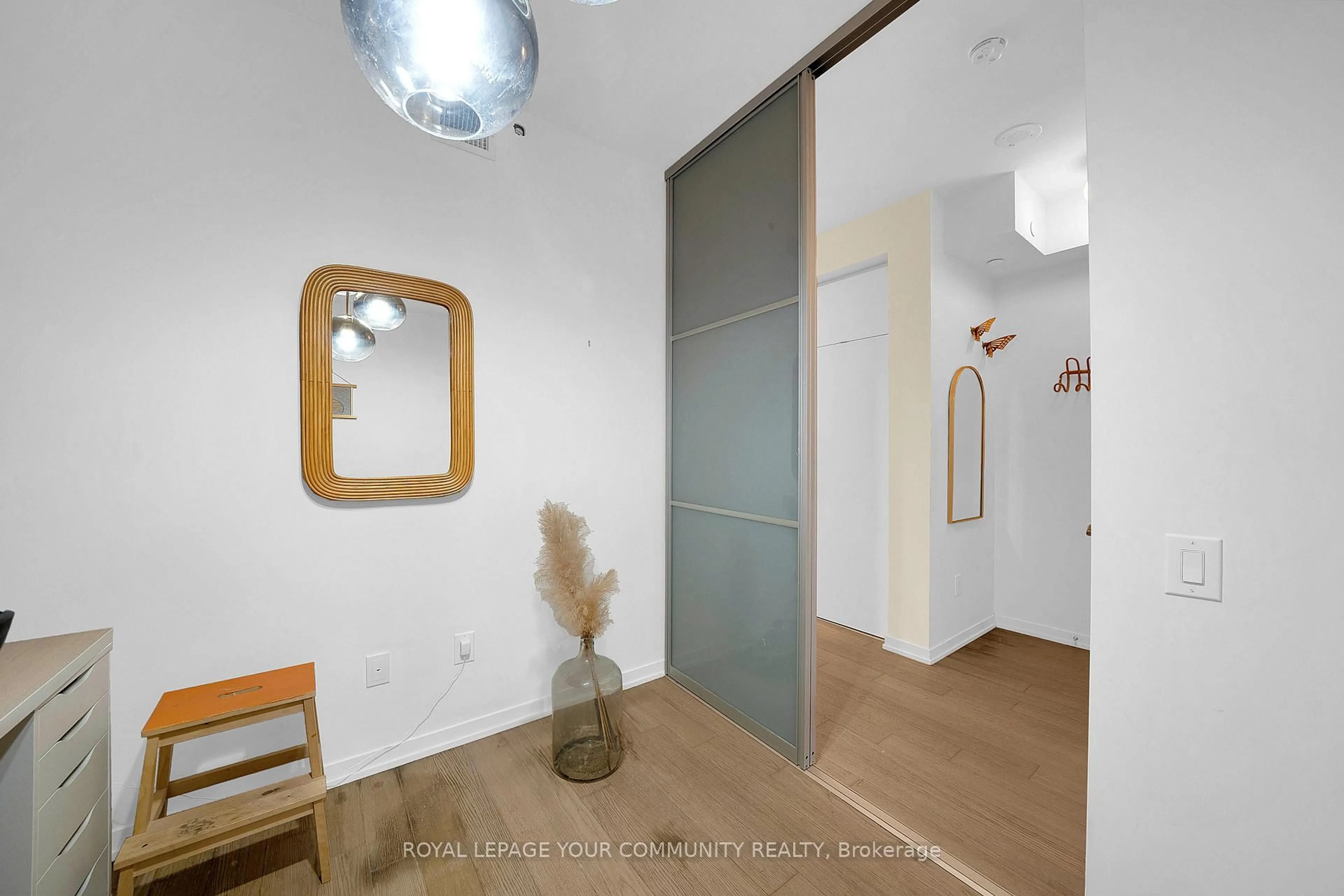 Indoor entryway for 138 St. Helens Ave #602, Toronto Ontario M6H 0B8