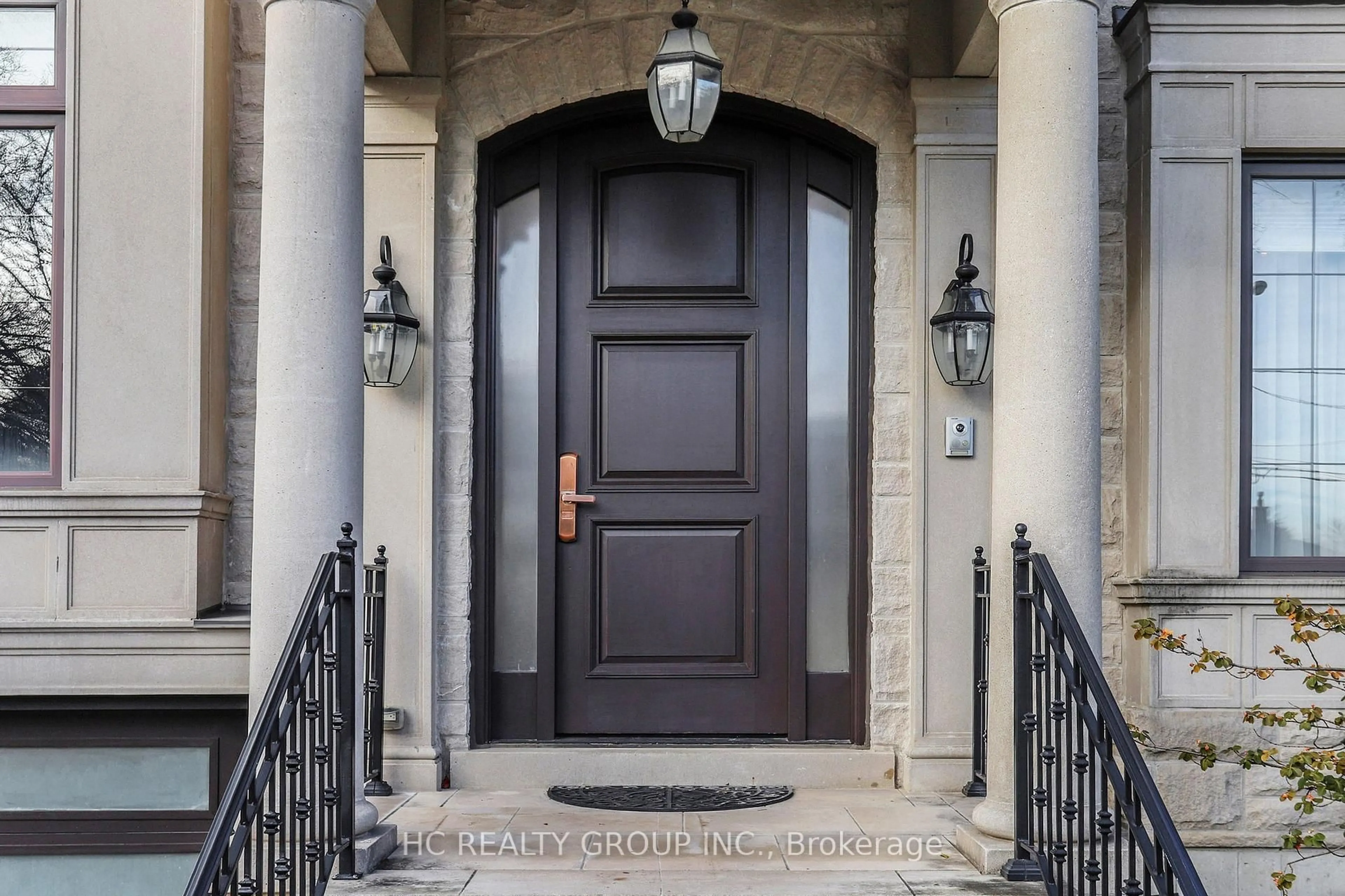 Indoor entryway for 256 Park Home Ave, Toronto Ontario M2R 1A3