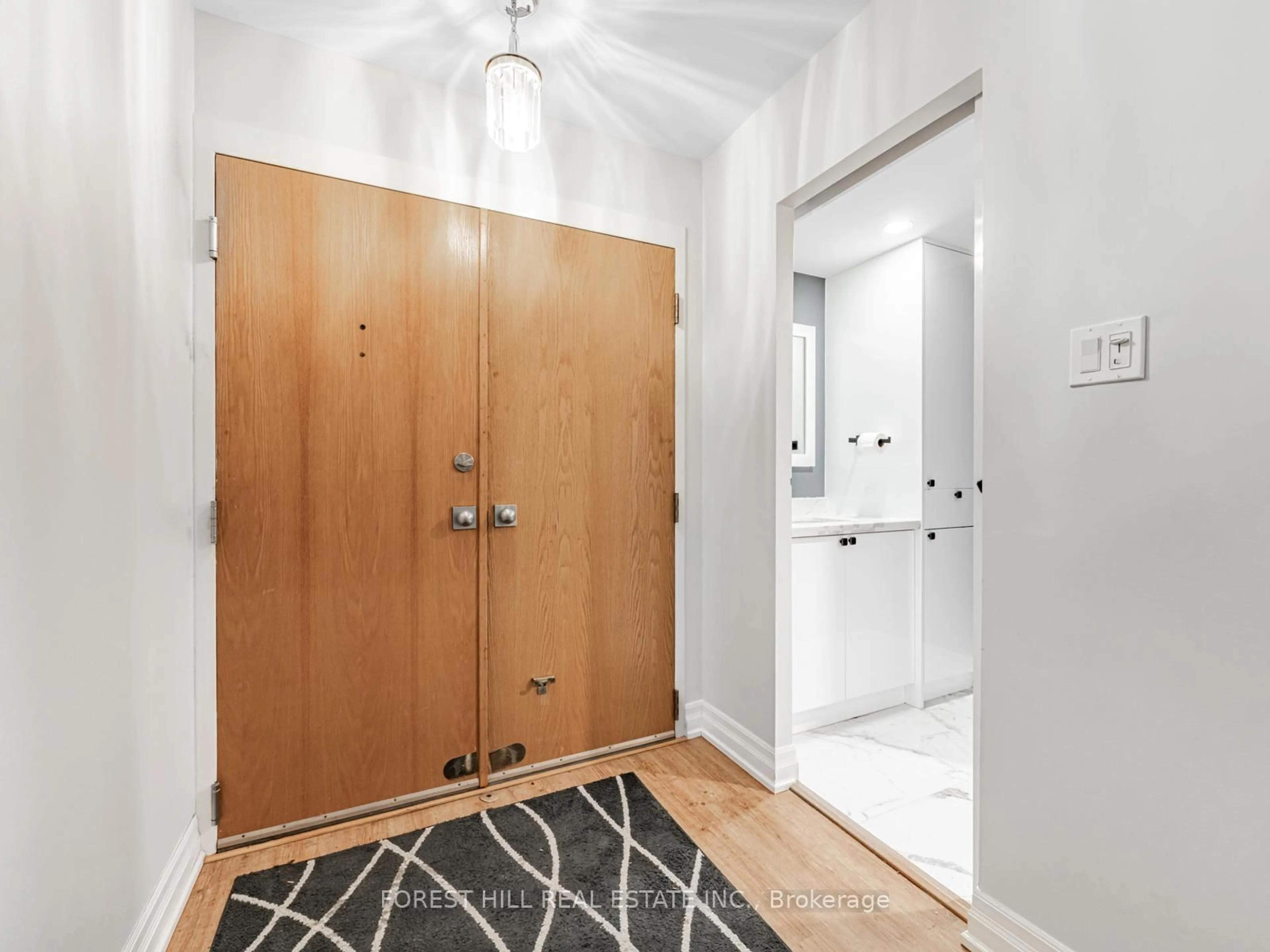 Indoor entryway for 110 Bloor St #1306, Toronto Ontario M5S 2W7