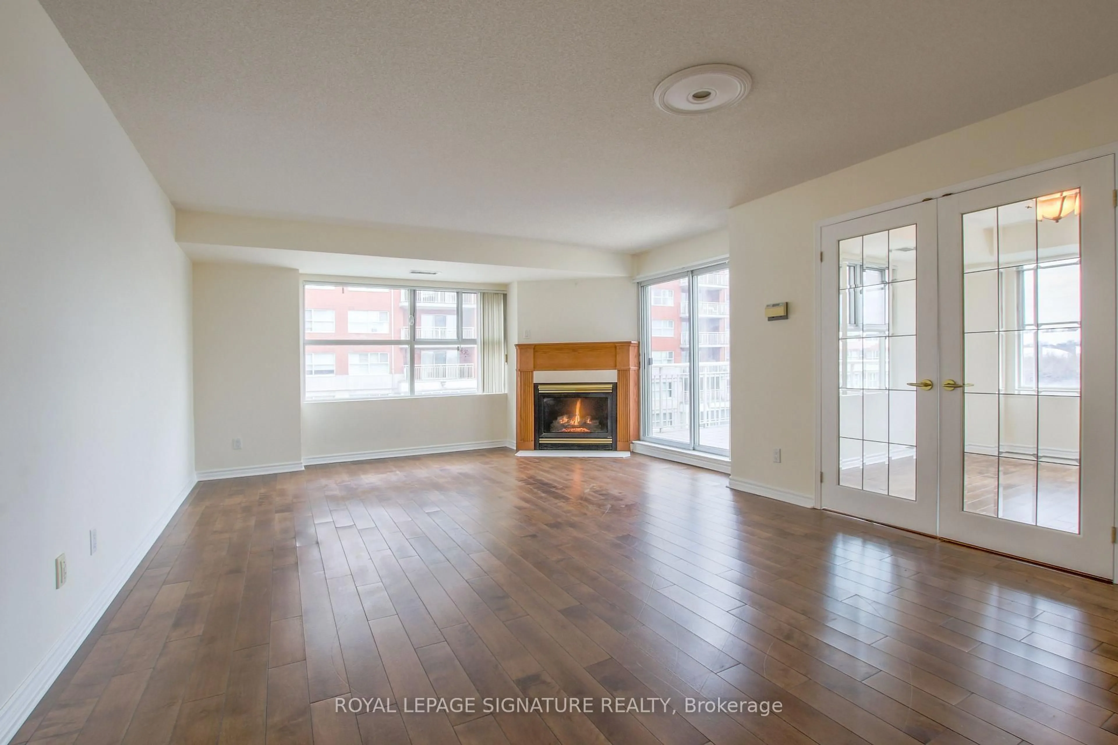 Living room with furniture, wood/laminate floor for 18 Concorde Pl #402, Toronto Ontario M3C 3T9
