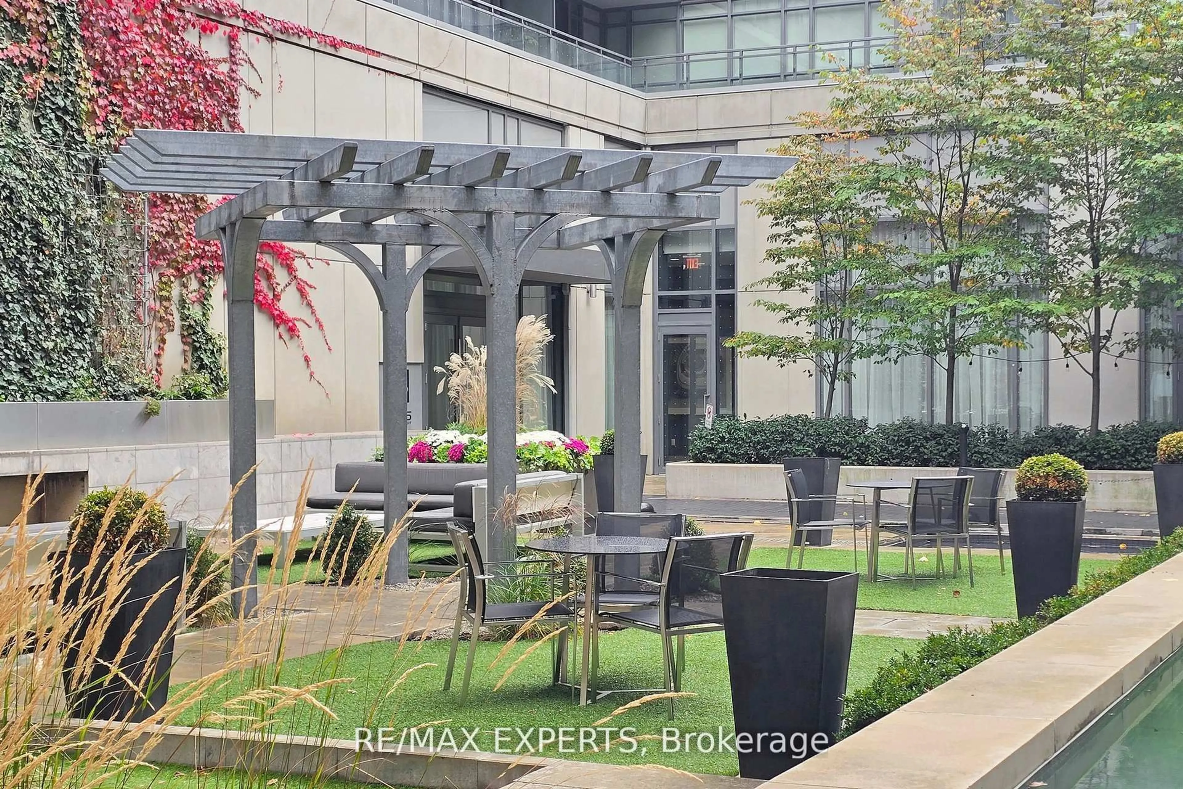 Patio, street for 775 King St #1013, Toronto Ontario M5V 2K3