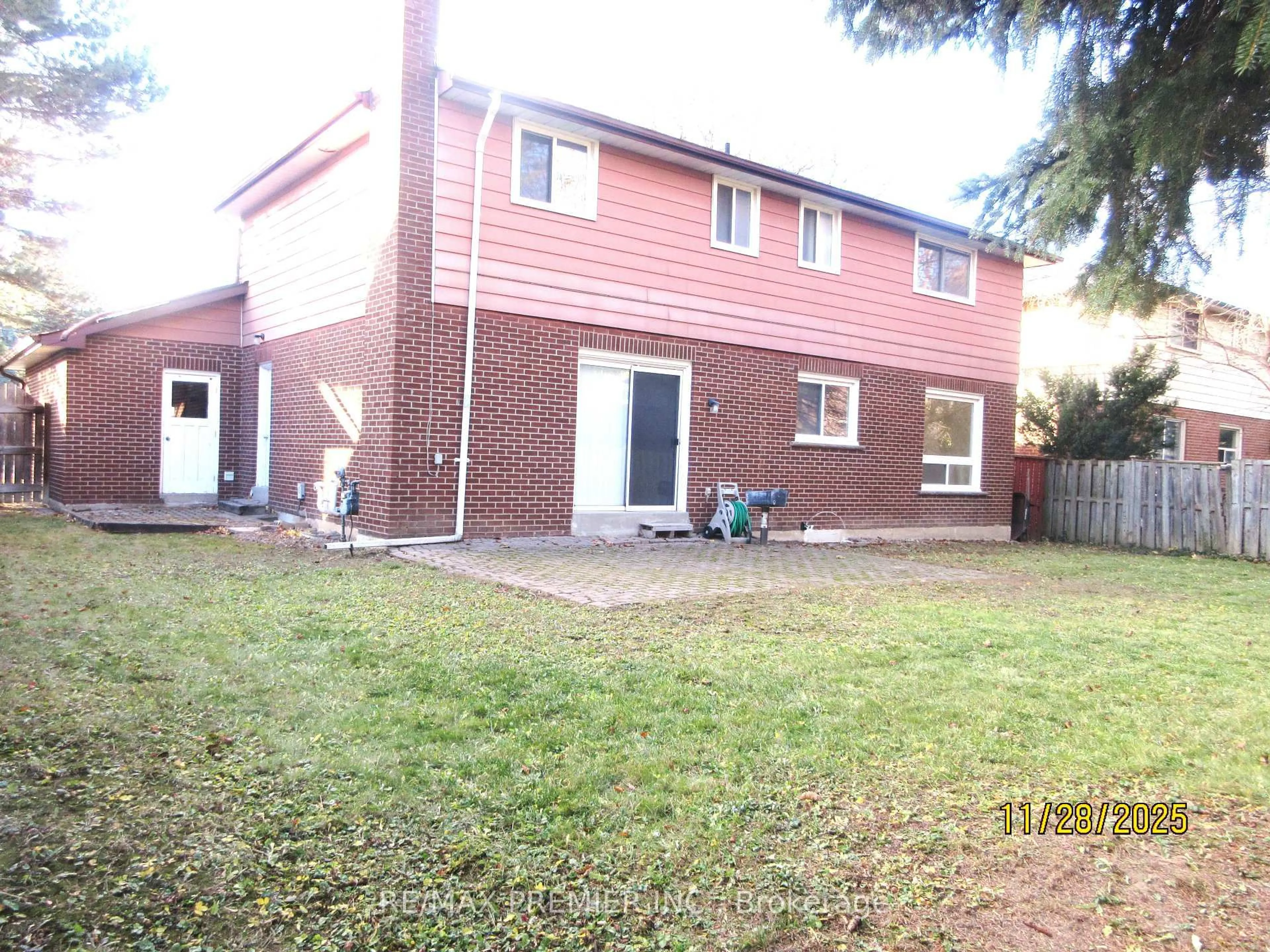 A pic from outside/outdoor area/front of a property/back of a property/a pic from drone, street for 3161 Bayview Ave, Toronto Ontario M2K 1G2