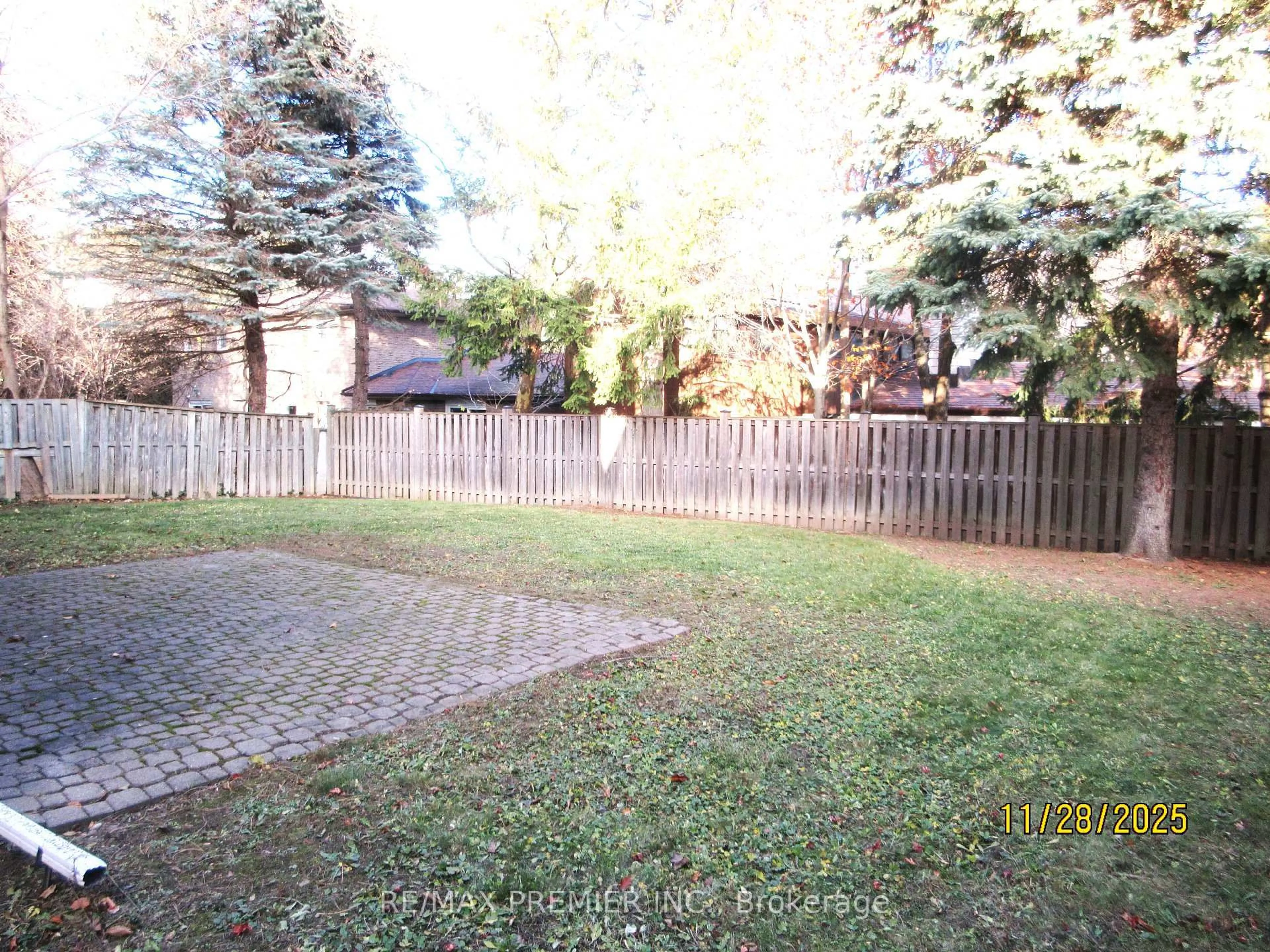 Patio, street for 3161 Bayview Ave, Toronto Ontario M2K 1G2