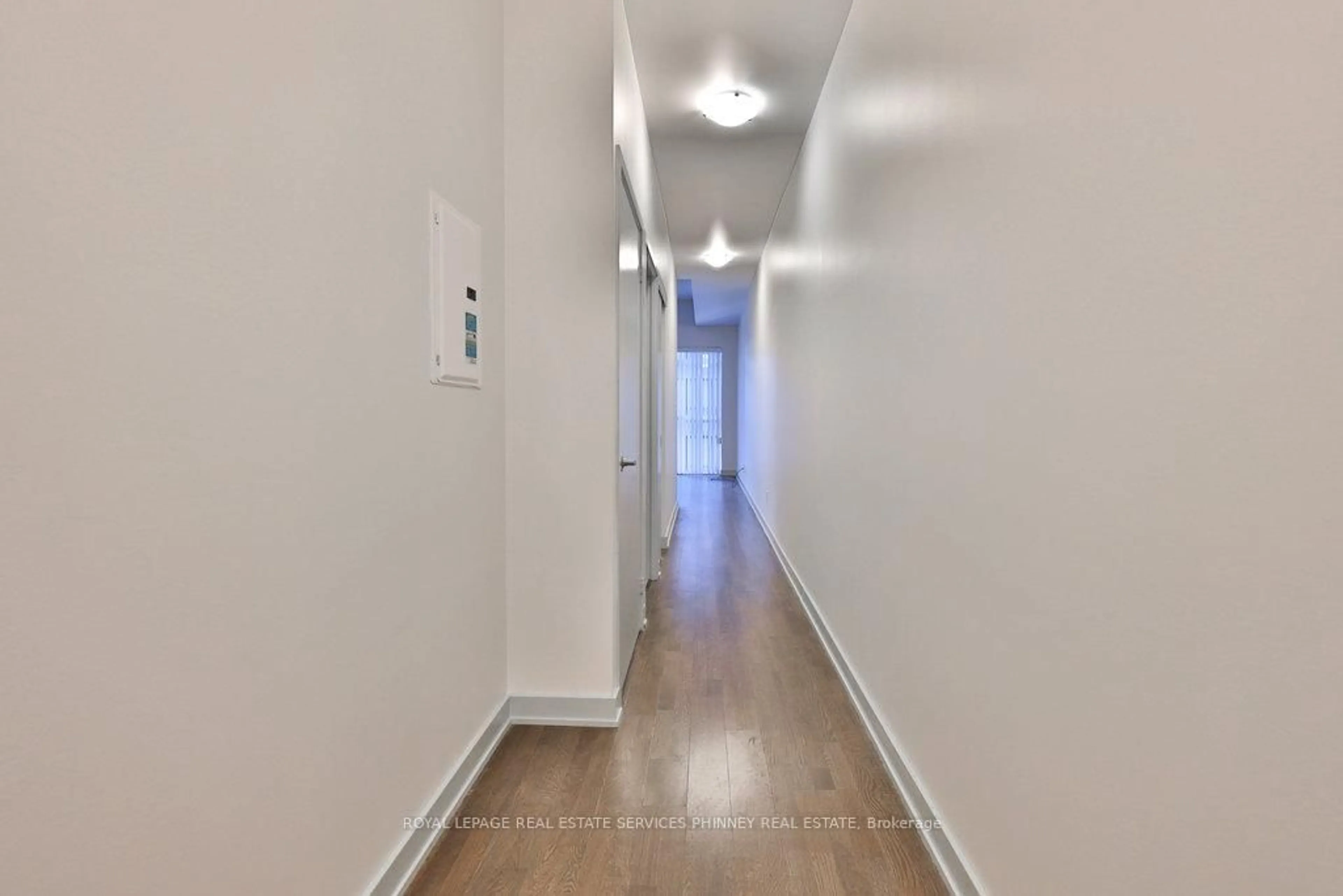 A pic of a room for 126 Simcoe St #705, Toronto Ontario M5H 4E6