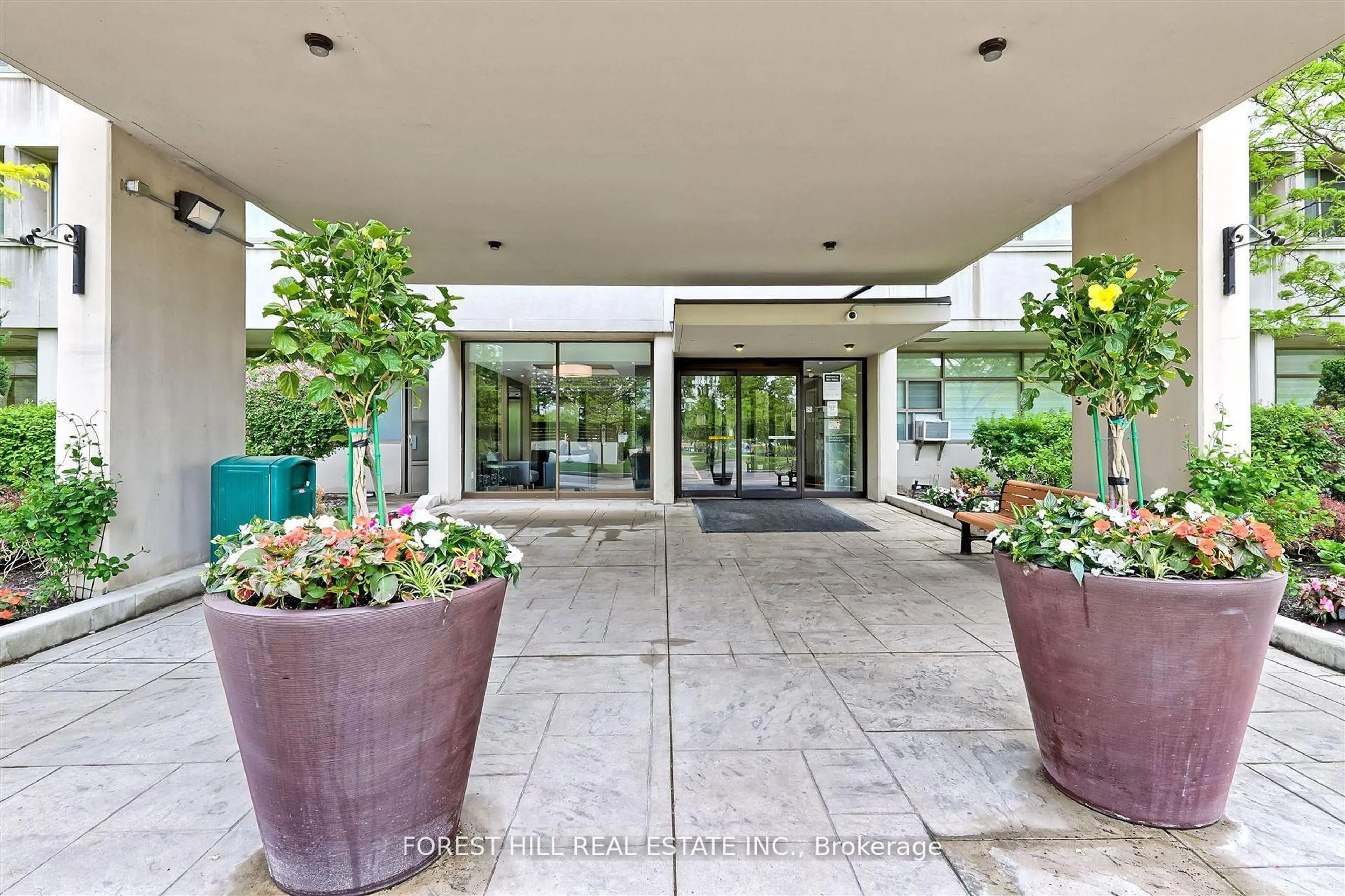 Indoor foyer for 725 Don Mills Rd #1701, Toronto Ontario M3C 1S8