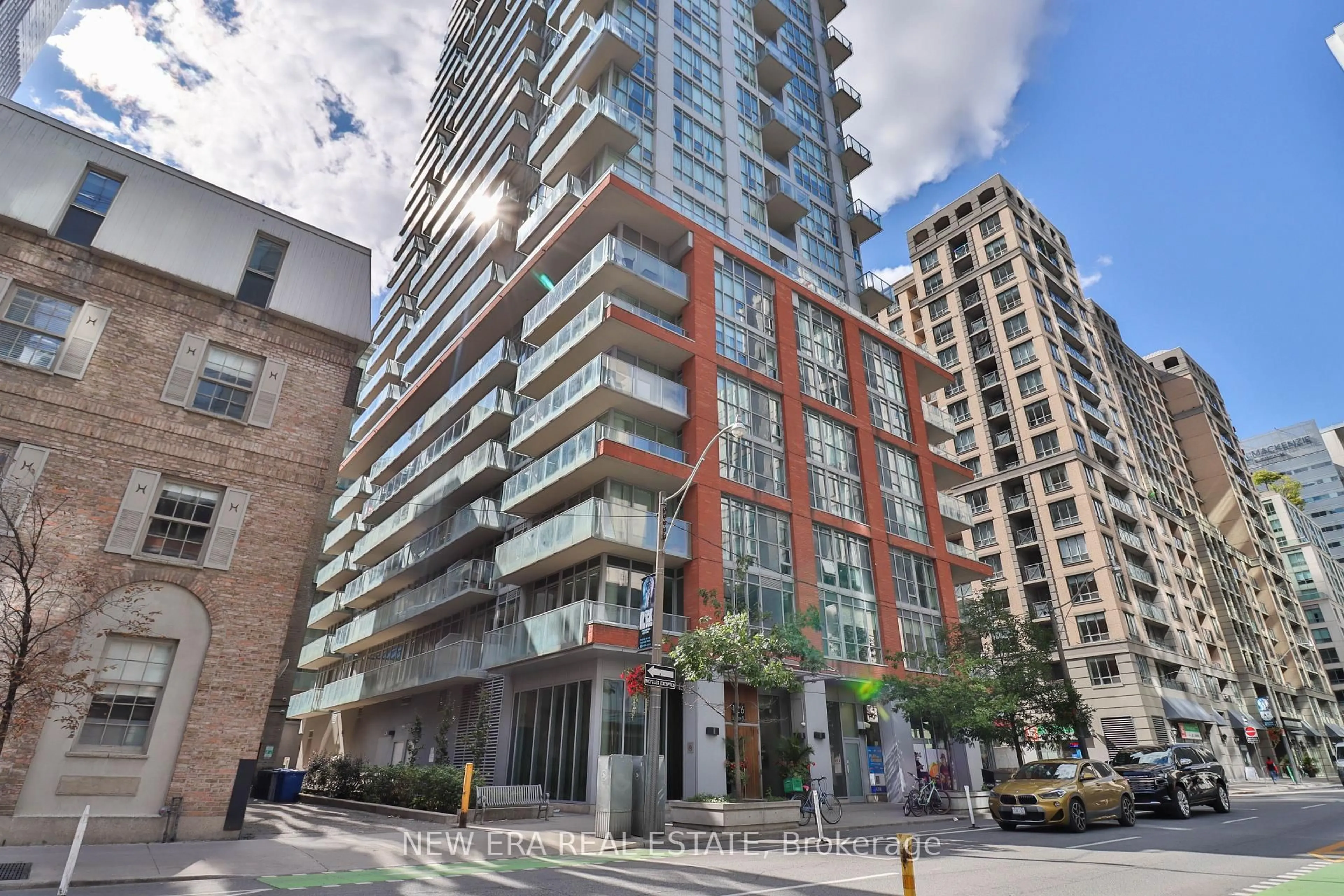 Patio, unknown for 126 Simcoe St #411, Toronto Ontario M5H 4E6