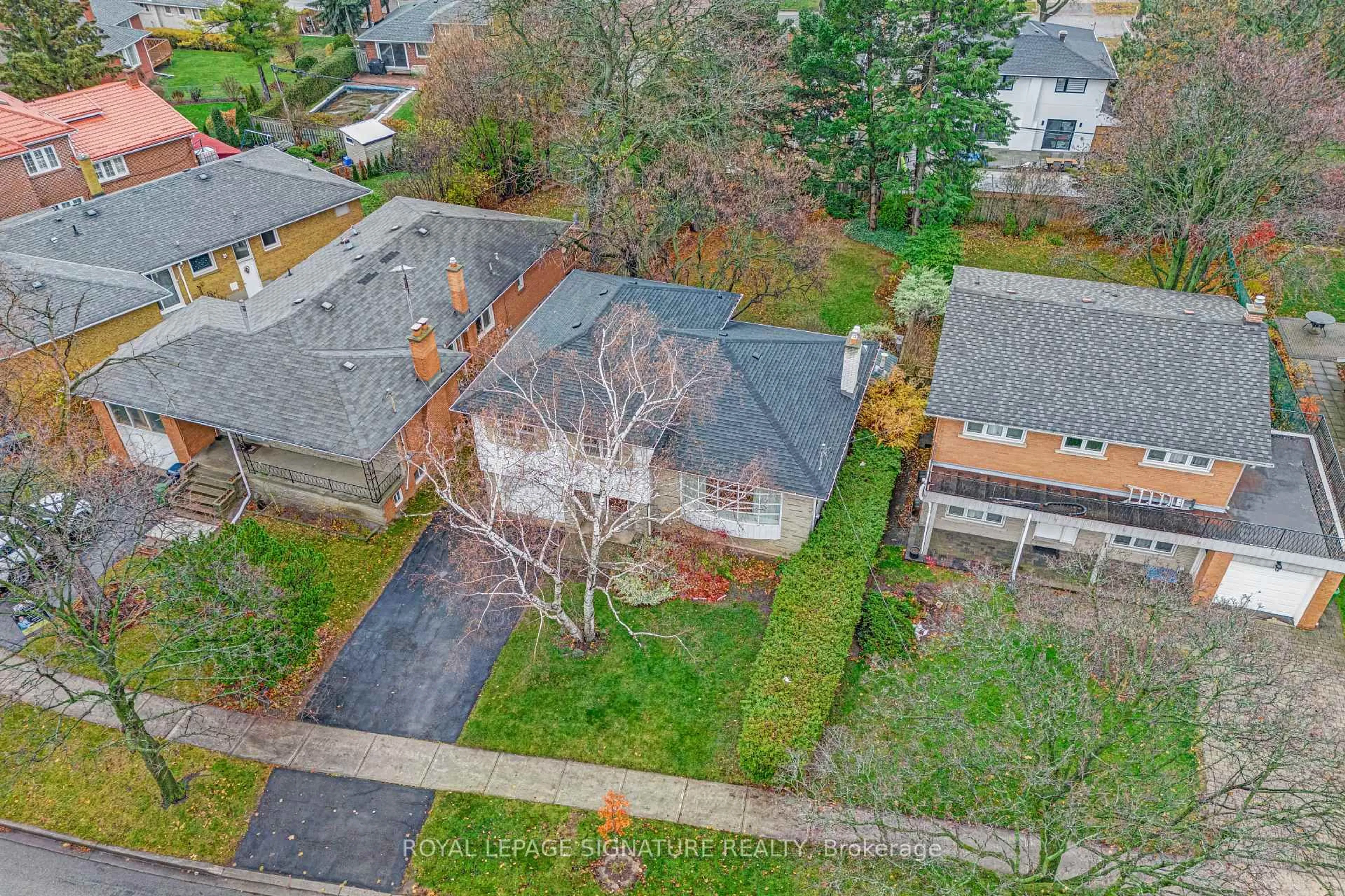 A pic from outside/outdoor area/front of a property/back of a property/a pic from drone, street for 44 Tollerton Ave, Toronto Ontario M2K 2H3