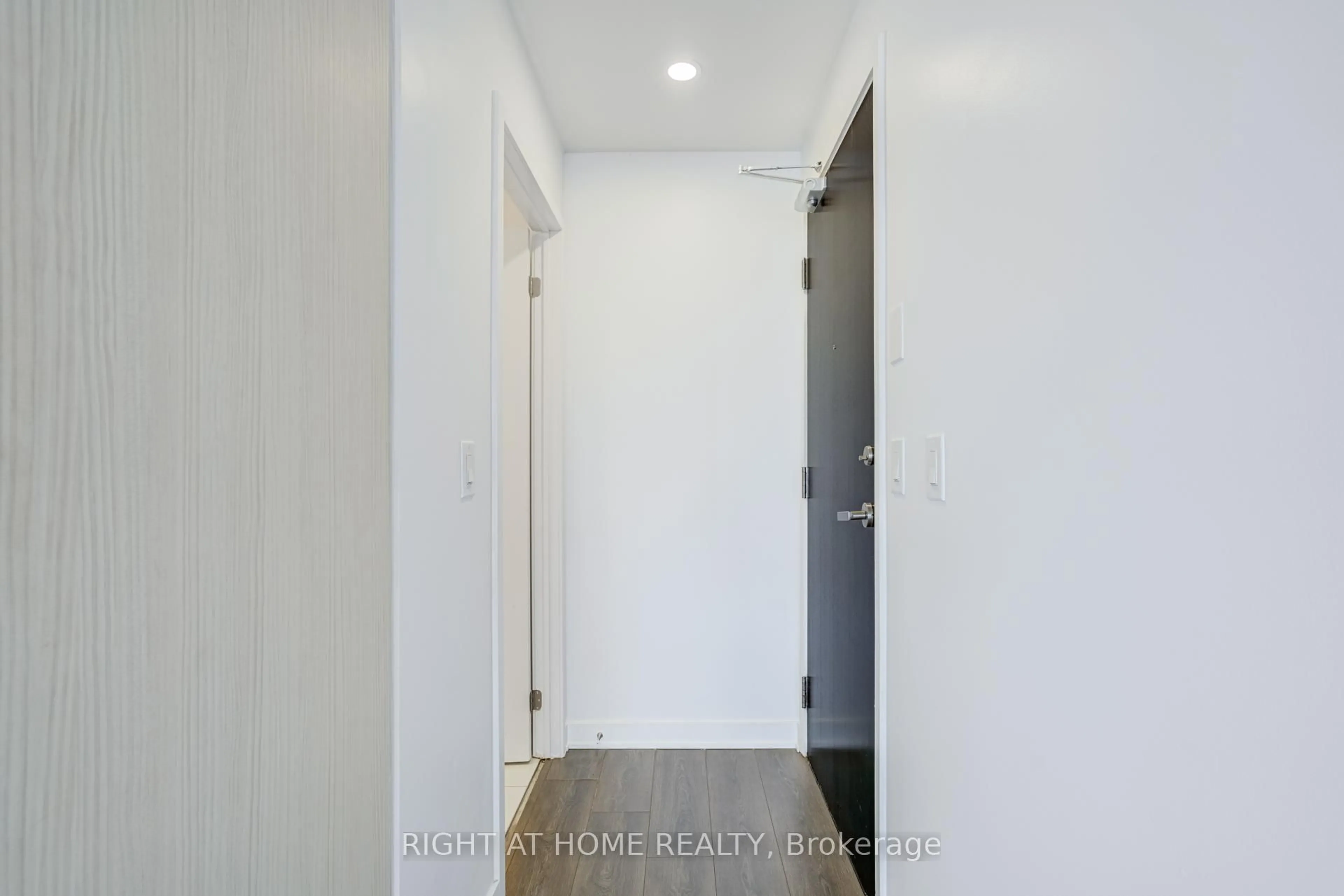 Indoor entryway for 55 Regent Park Blvd #2213, Toronto Ontario M5A 0C2