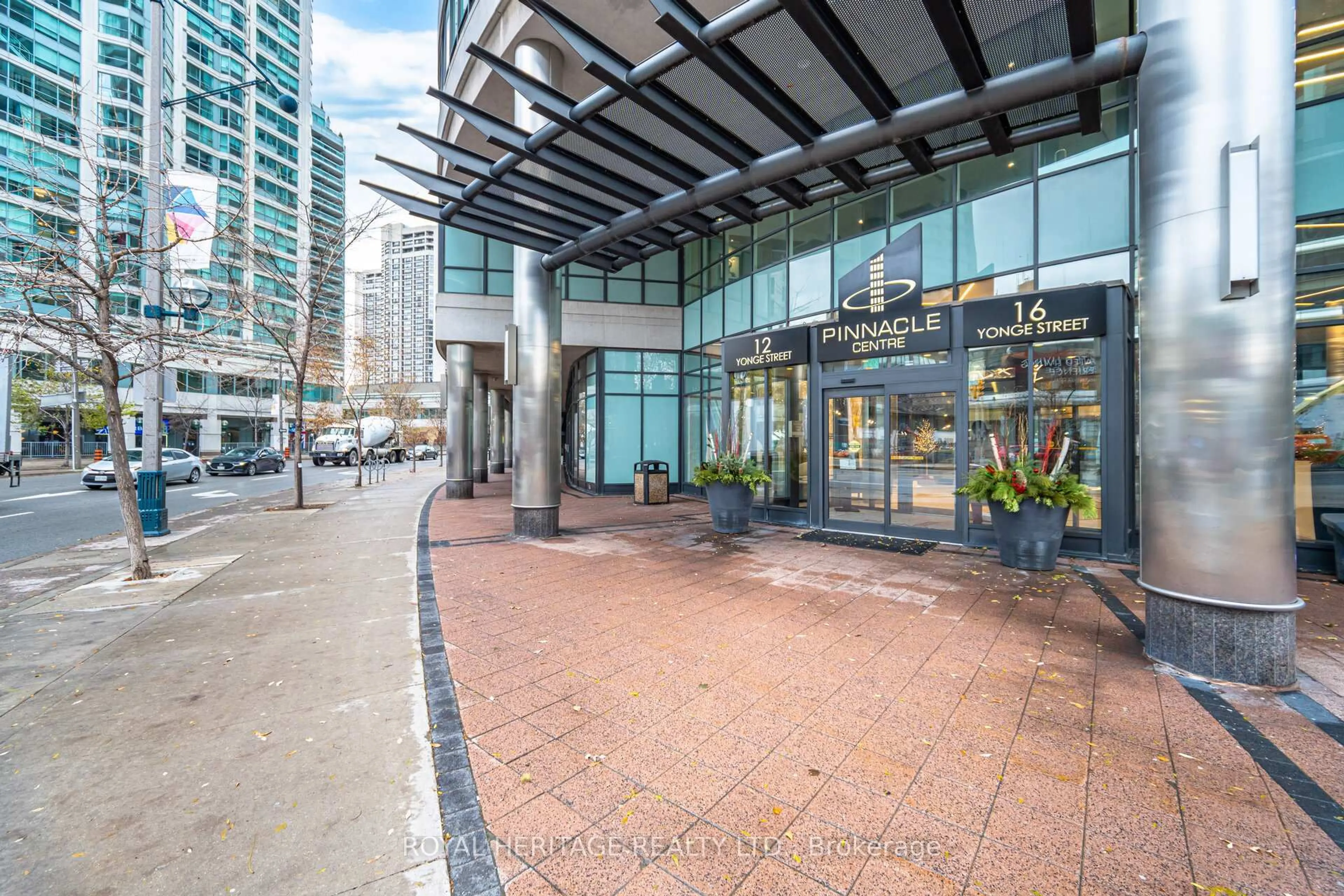 Indoor foyer for 12 Yonge St #611, Toronto Ontario M5E 1Z9
