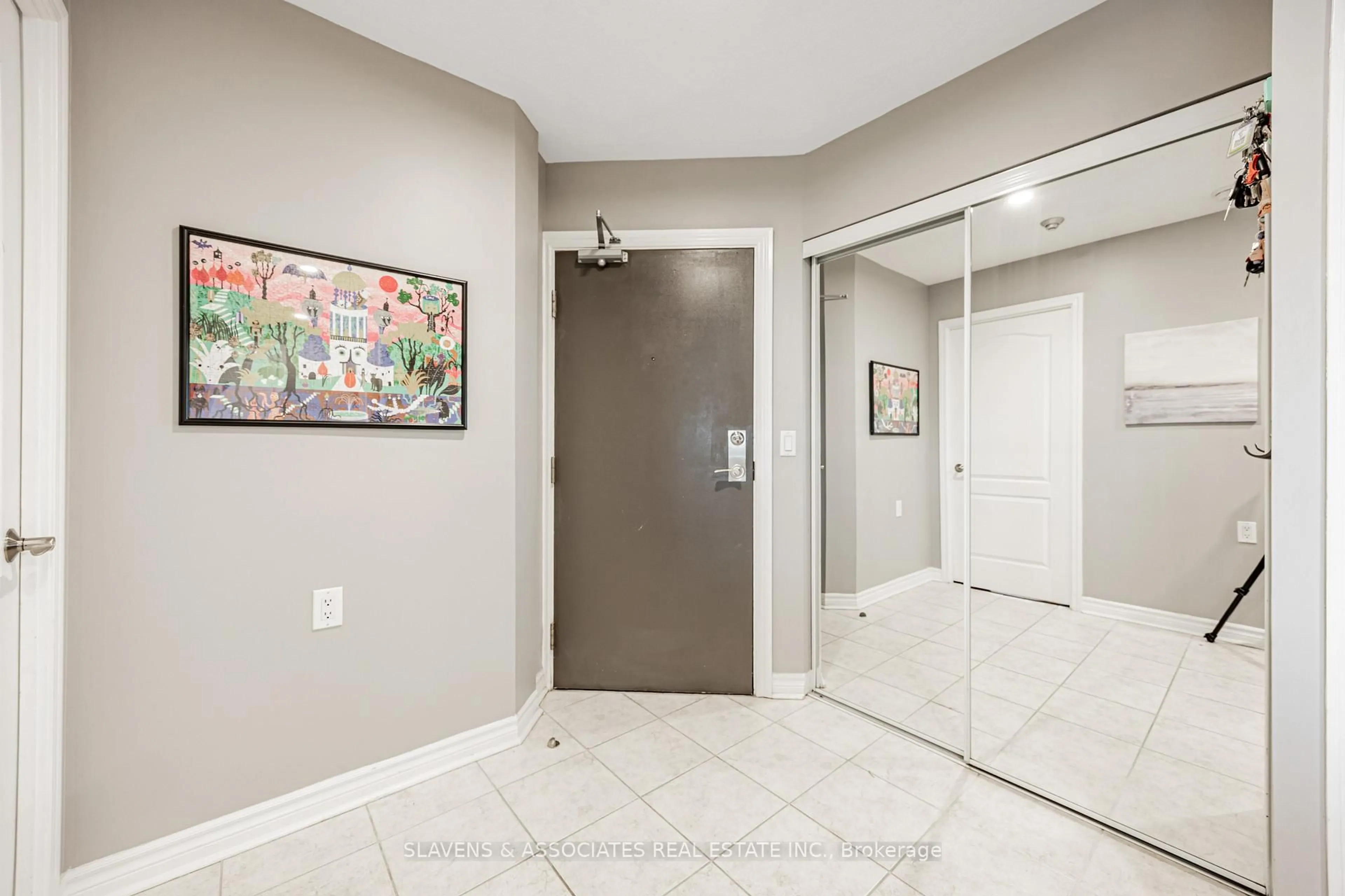Indoor foyer for 890 Sheppard Ave #603, Toronto Ontario M3H 6B9