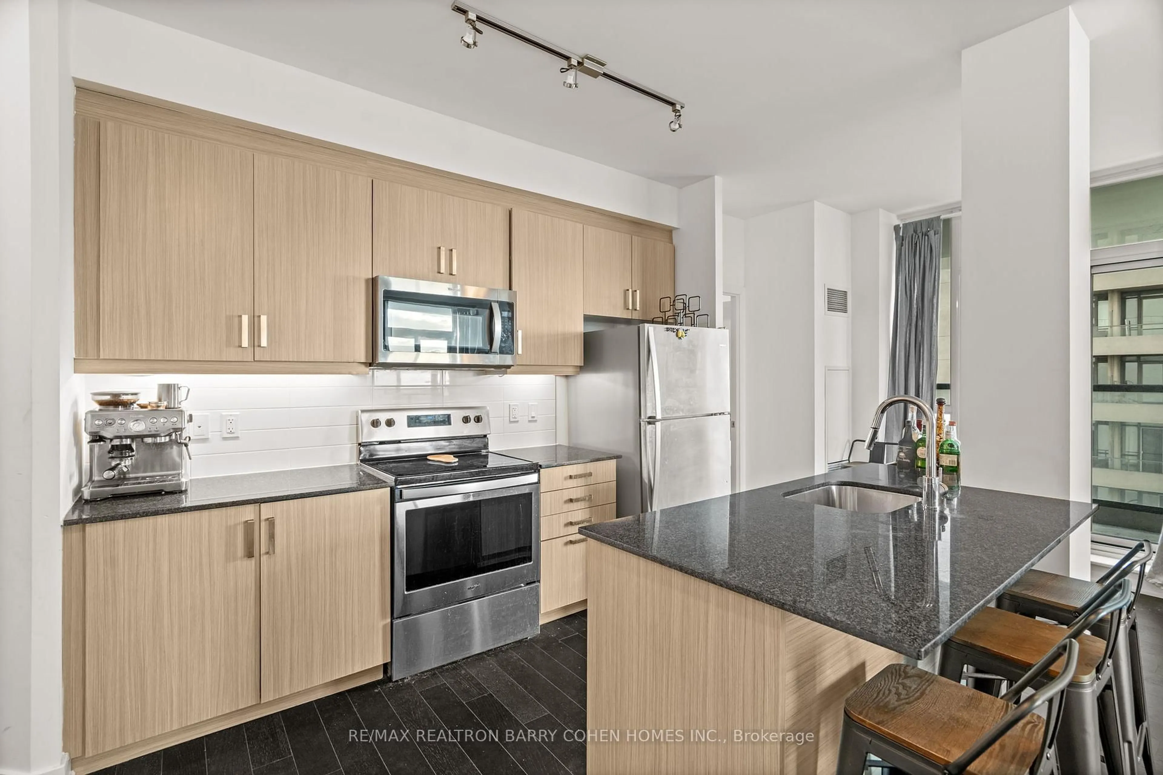 Standard kitchen, unknown for 1486 Bathurst St #1206, Toronto Ontario M5P 3G9