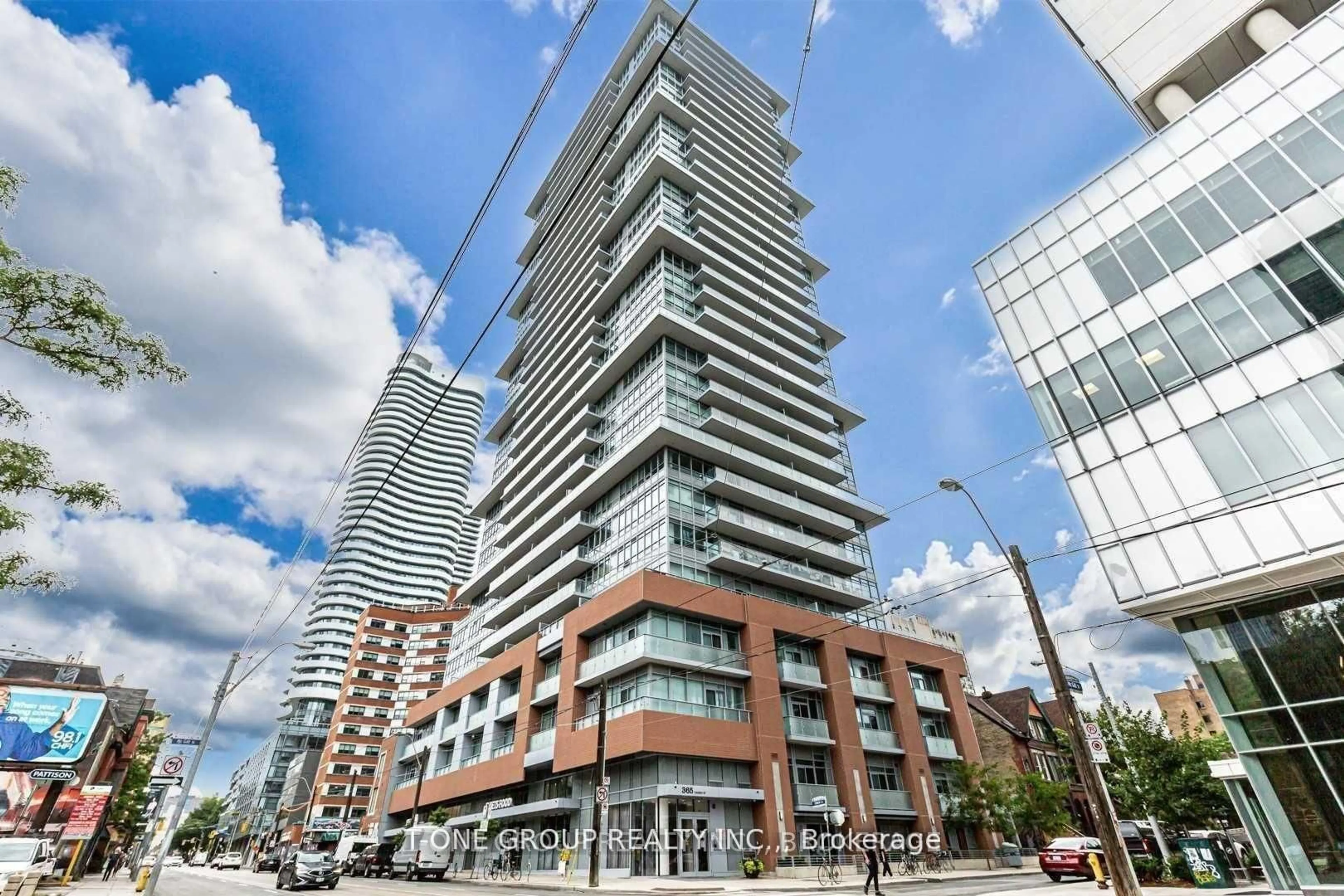 Patio, building for 92 McGill St, Toronto Ontario M5B 0B5