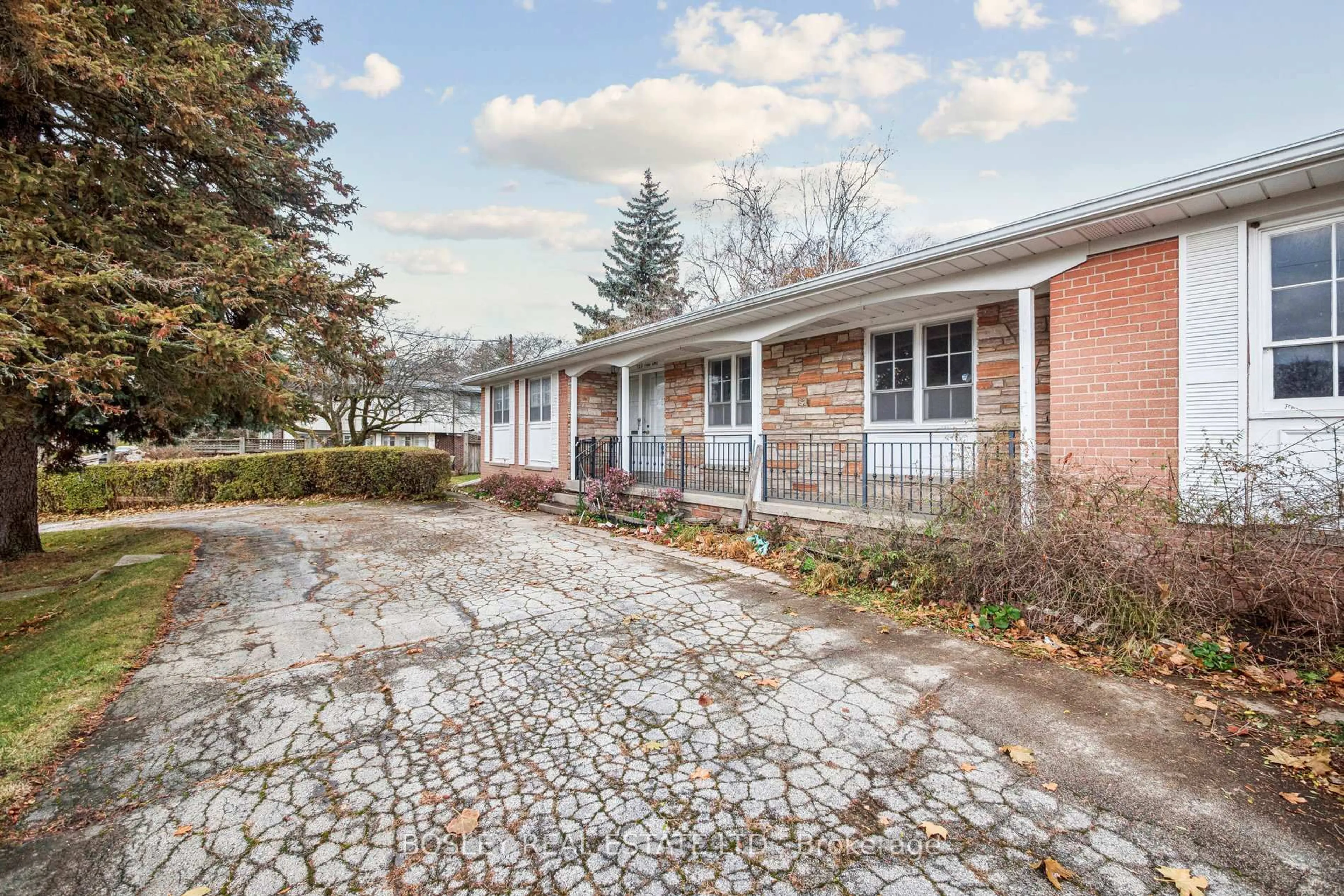 Unknown for 120 Fenn Ave, Toronto Ontario M2P 1X6