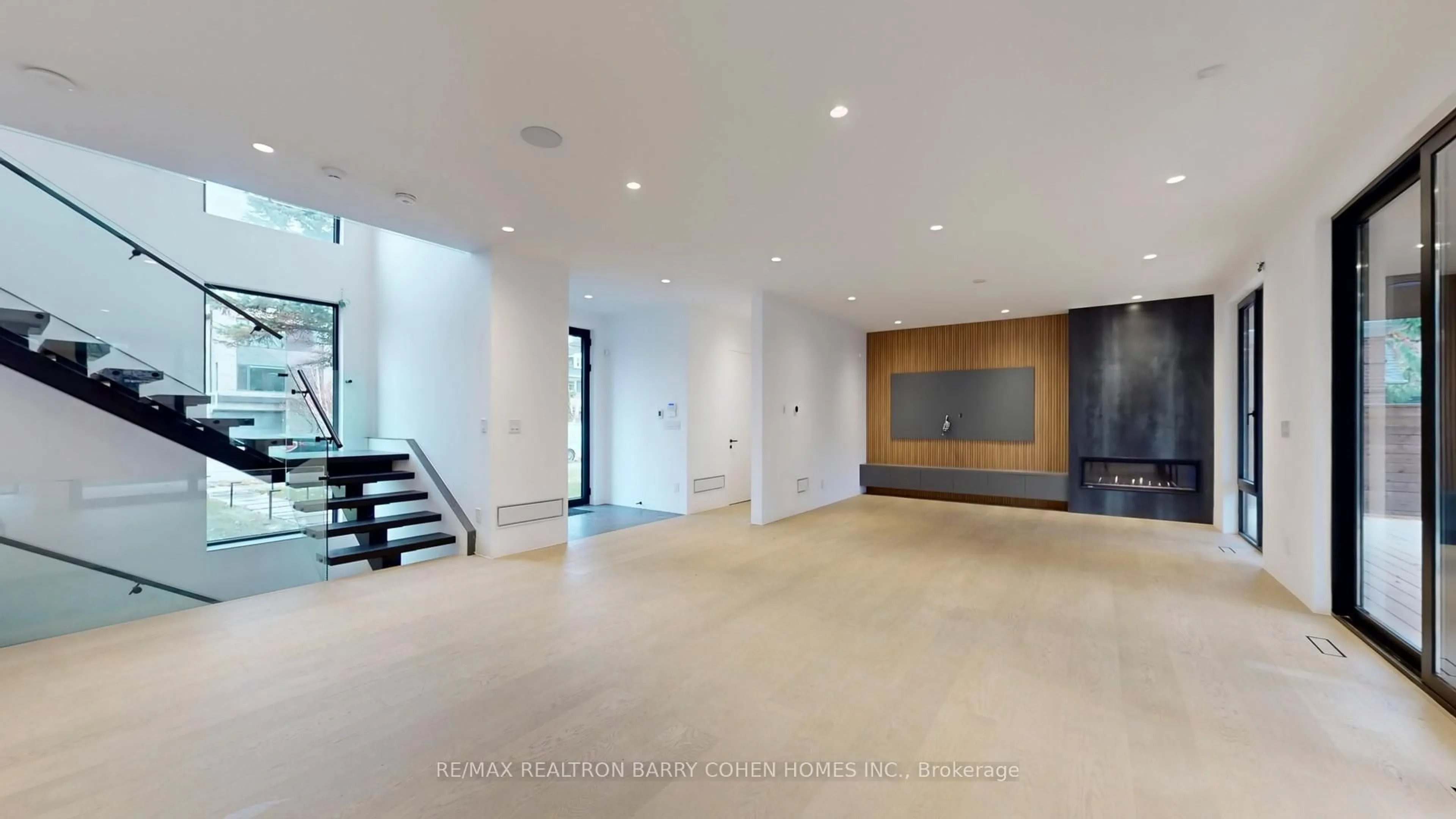 Indoor foyer for 135 Imperial St, Toronto Ontario M5P 1C7